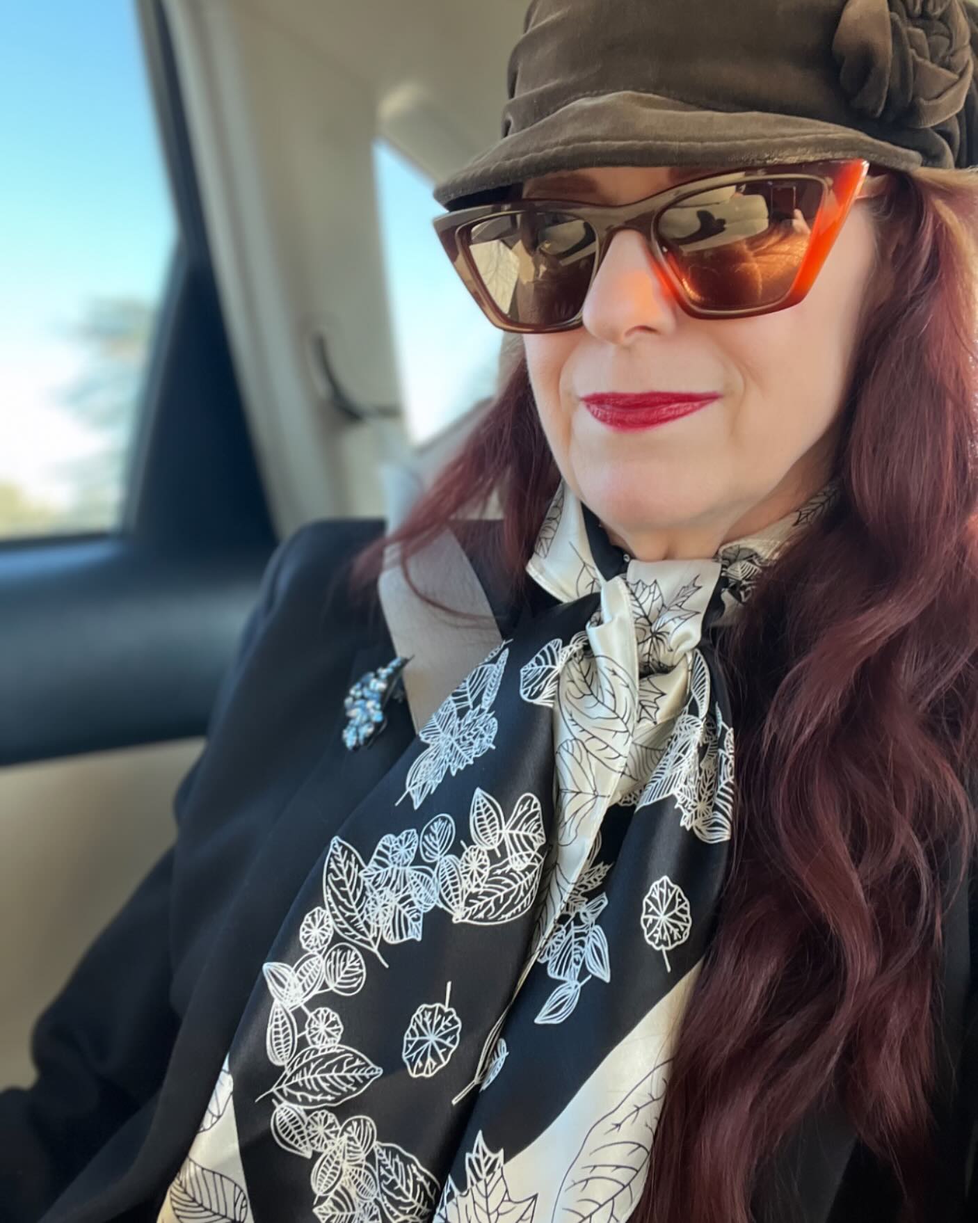 Happy #Friday! This is your #invitation to join me #tonight @piascsm -Penninsula Italian American Social Club - for an evening of dancing and good times in #sanmateo! This open-to-the-public event include a half roast chicken or a calamari steak with your ticket! It’s #Hollywood themed, so dress for the #redcarpet and be prepared to kick up your heels! 👠 Entertainment by the @cbliveband featuring @laurentfourgo - I’m on #bass. Hope to see you there #fridaynight #music #dinner #dancing #bassplayer #danelectro #penninsula #italian #american #socialclub