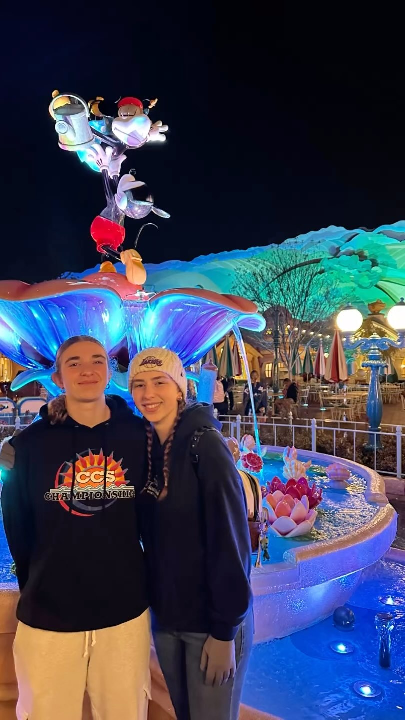 Nothing like Disneyland to bring 2 totally different sisters together (for a little while at least!) ❤️ Love them!