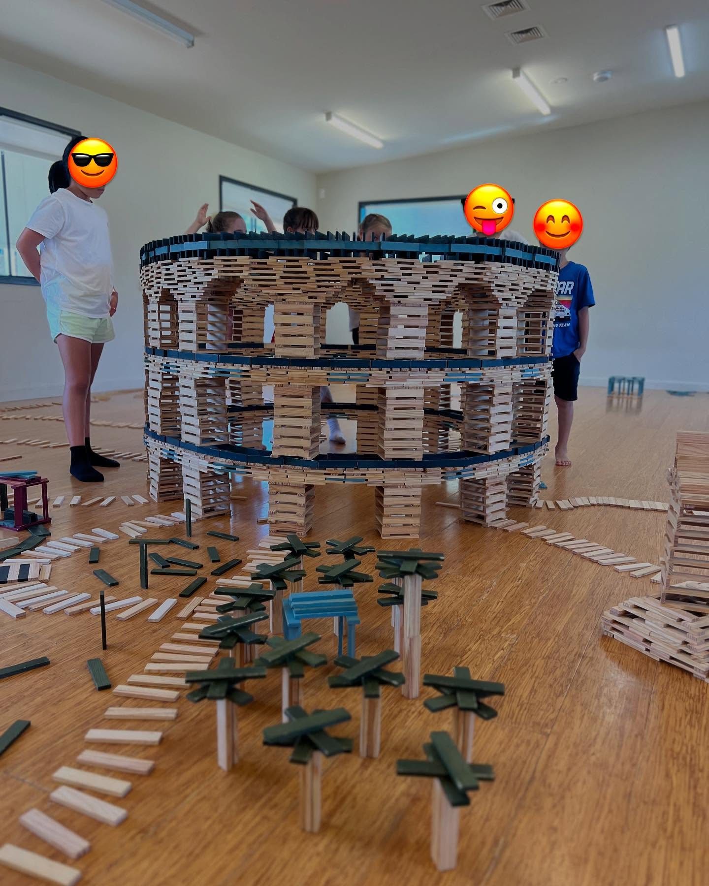 Proud happy builders after finishing to build as a team this gorgeous Colosseum!! You can be proud of your team work, perseverance and cheerful work!!!