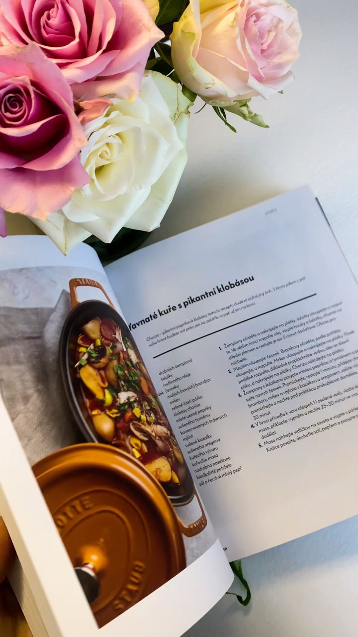 Musíme se vám s něčím přiznat❗️
Už se nemůžeme dočkat svatební sezóny 2025! ❤️🔥
A co děláme mezitím, co čekáme? Rozhodně neleníme 😏
Hledáme pro vás nové recepty, které upravujeme a pilujeme do posledního detailu, abychom je přivedly k dokonalosti. Vždy chceme, aby jste si vy i vaši svatební hosté pochutnali a jídlo bylo prostě vynikající 🤌🏼😋
Zároveň rády zkoušíme nové věci a na každou svatbu se snažíme připravit menu napasované přesně pro novomanželský pár a jejich svatebčany. Proto se u nás nemusíte bát, říct si o jakoukoliv bláznivost, co byste na svatebním #rautu chtěli mít! 🙌🏼 Rádi přijmeme jakkoliv výzvu! 💪🏼
Proto pořád hledáme nové recepty a zkoušíme novinky, aby nás žádná výzva nepřekvapila a my mohly na #svatební hostinu přinášet samé vyladěné dobroty. ✨
Dejte vědět do komentářů, co byste rádi na svatbě ochutnali! Zkoušíte rádi nové věci, nebo se raději držíte klasiky?
#catering #obcerstveni #svatba