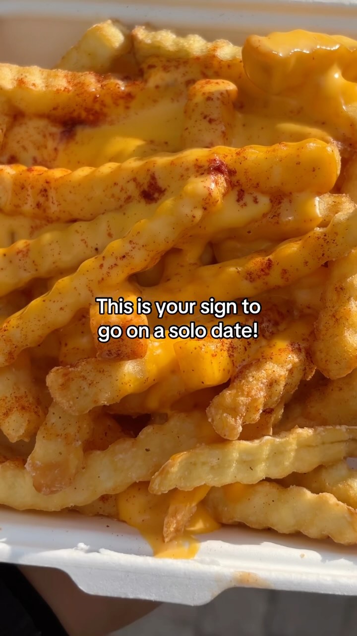 Come and try our famous Double Burger, Cheese Fries, and Banana Pudding! There’s no better food in Budapest—no joke!