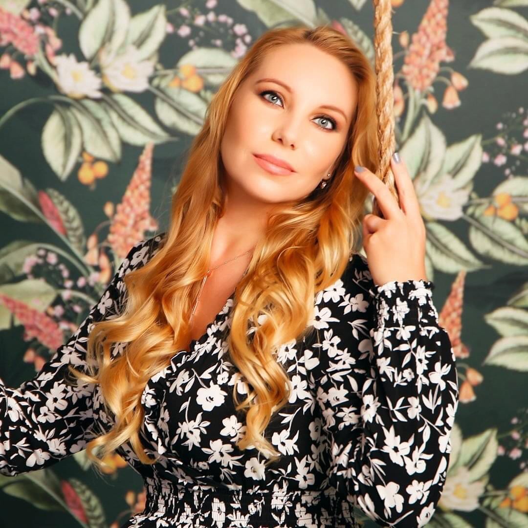 Celebrating my amazing wife @marriedlyeverafter today as it’s International Women’s Day. She is a true example of a woman who shines her beautiful light into the world through her wonderful personality, through her love for others in her roles as mother, wife & daughter. I think she’s incredible, and the BEST wife! ❤️❤️❤️