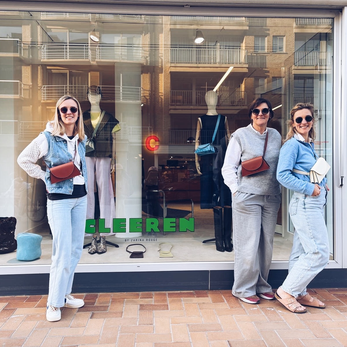 De Cleeren maken de vrouw 👜 @cleeren.store @zarinarouge #zarinarouge #cleerenstorenieuwpoort #handbagsareagirlsbestfriend