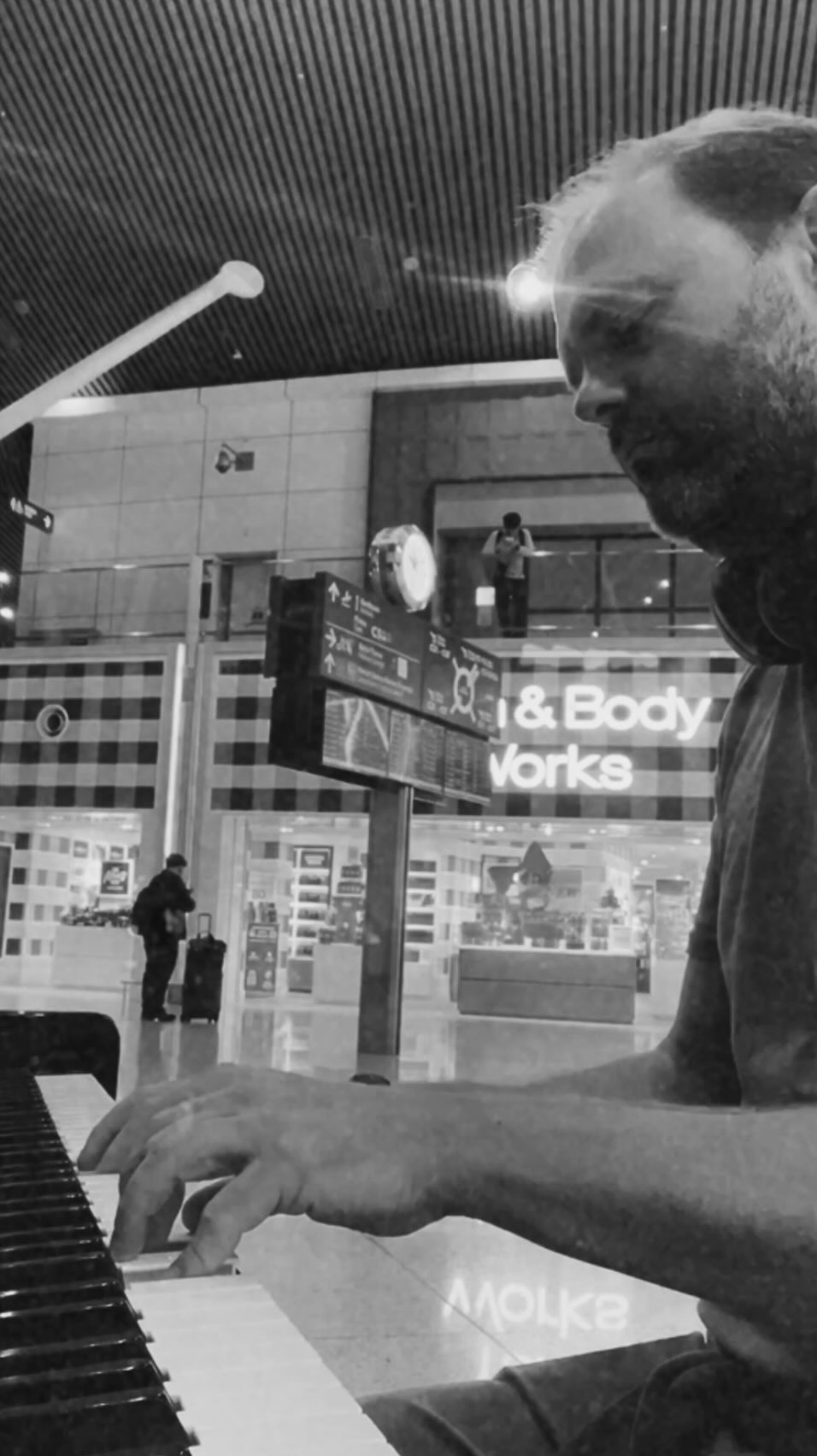 live @ kuala lumpur airport | 3am | public piano
playing a new tune that i composed as the opening for ‘silent night’, our christmas event a few months ago. sound a bit like bells ringing
hope you like it
i am doubting whether i should orchestrate or leave as a piano piece. any thoughts?