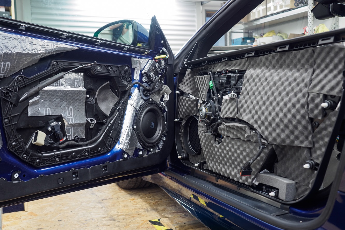 The Jaguar F-Type audio upgrade is complete and WOW does it sound amazing.
Full explanation video now live on YouTube, link in description
Although we have used lots of plug and play adapters for a completely reversible upgrade, there is still a HUGE amount of work that goes into getting such high quality audio out of these cars.
๐ธHelix V Eight DSP
๐ธHelix i5 T25 tweeter
๐ธHelix i3 M100 mid
๐ธHelix i5 S200 mid bass
๐ธHelix i3 C165 coax rear
๐ธTuning Solutions ethernet breakout box
๐ธLots of Skinz sound deadening
โโโโโโโโโโโโโโโโโโโโโ
๐01223 827766
โ๏ธaudio@cambridgeautosound.com
๐ป www.cambridgeautosound.com
__________________________________
#jaguaraudioupgrade #meridianaudioupgrade #caraudio #premiumaudio #caraudioupgrade #subwoofer #basshead #audiouograde #audiotecfischer