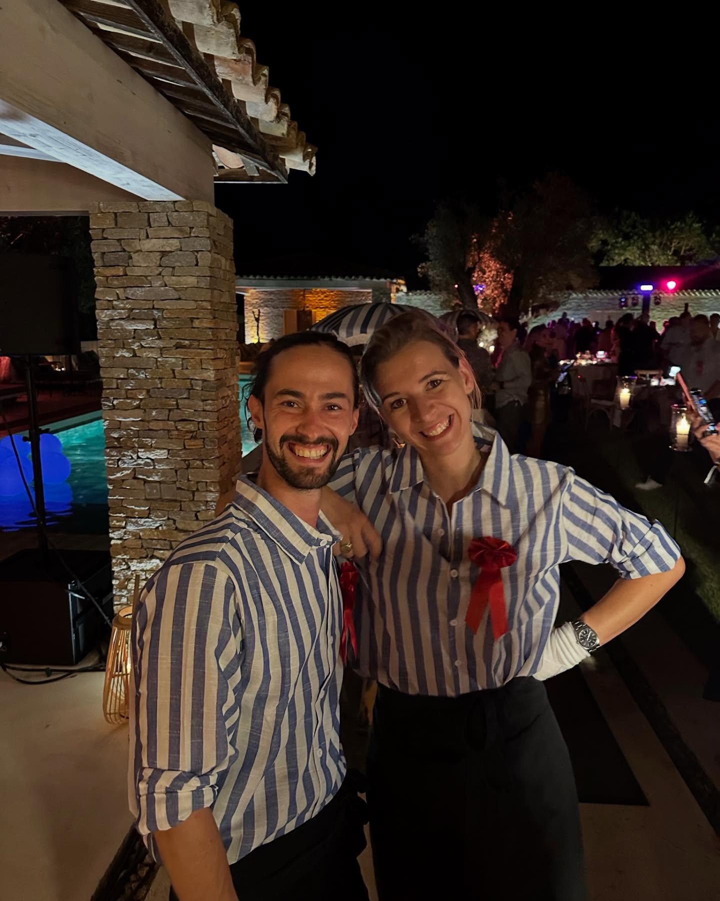 Souvenir d’un moment d’amitié en pleine effervescence ! La passion, le lien qui nous unit depuis bientôt 15 ans… et une arrivée surprise de @ruben.sarfati pour être mes doigts qui eux étaient alors en convalescence ! ❤️🩹 merci l’artiste 🧑🏻🍳
#14juillet #fetenationale #metierpassion #byjoytraiteur #byjoy #rubensarfati #frenchriviera #passion #partage #brasero #party #event #evenement #evenementsurmesure #privateevent #evenementiel #catering #sainttropez #sttropez #traiteursttropez #traiteursainttropez #evenementcleenmain