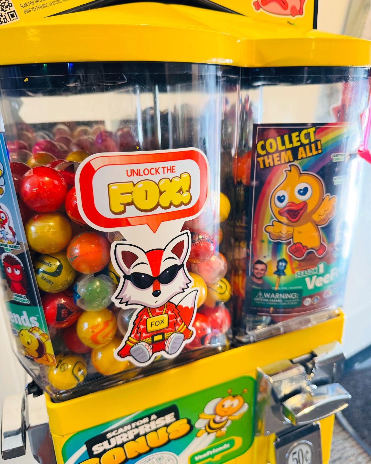 Today is restock day and came by @pinzdellrapids to see how the machine is doing and they are killing it! Happy to see this new location thrive just a month in!
@veefriends #LOUDVending #VFminis