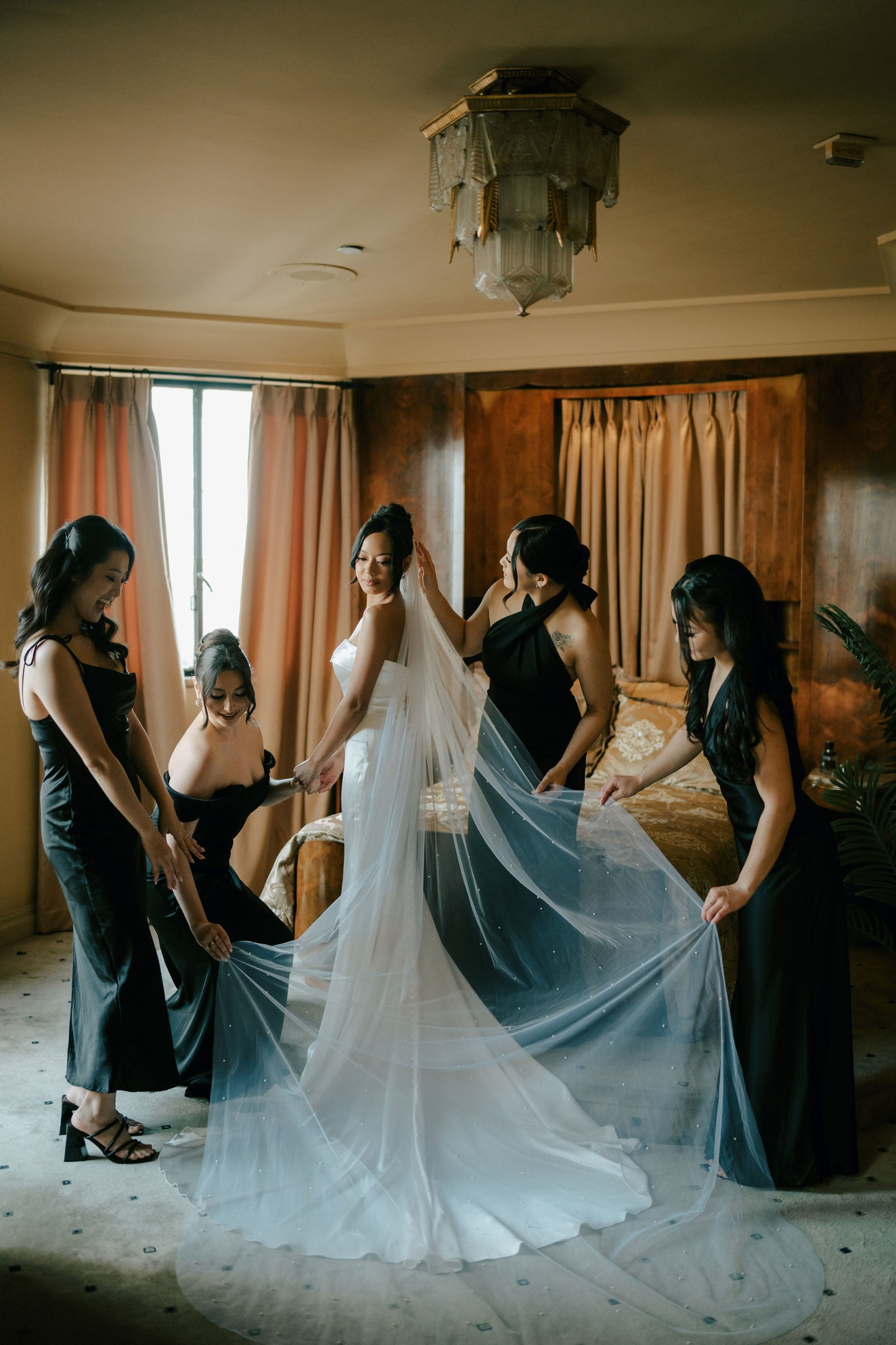 Is it the Get-Ready Room or the setting for a Renaissance masterpiece? 🎨✨ Maggih serving timeless beauty before saying ‘I do.’ Someone call the Louvre! #AccidentalRenaissance #OviattBride #LosAngelesWedding #DTLAWedding #LAWeddingVenue #ArtDecoWedding #HistoricWeddingVenue
Photo: @maxjuniophotography