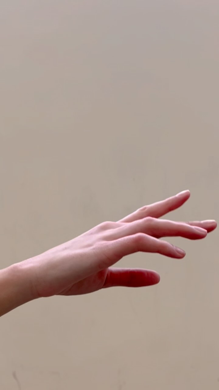 This morning, our talented students participated in a ballet class with our instructor @cbasagnicentrodanza. A unique opportunity to deepen their art through classical dance. 🩰✨
#accademiadellarte #Ballet #ClassicalDance #Passion #DanceSchool #accademiadellartearezzo #dancers #studyabroad #adaarezzo #italy #performingarts