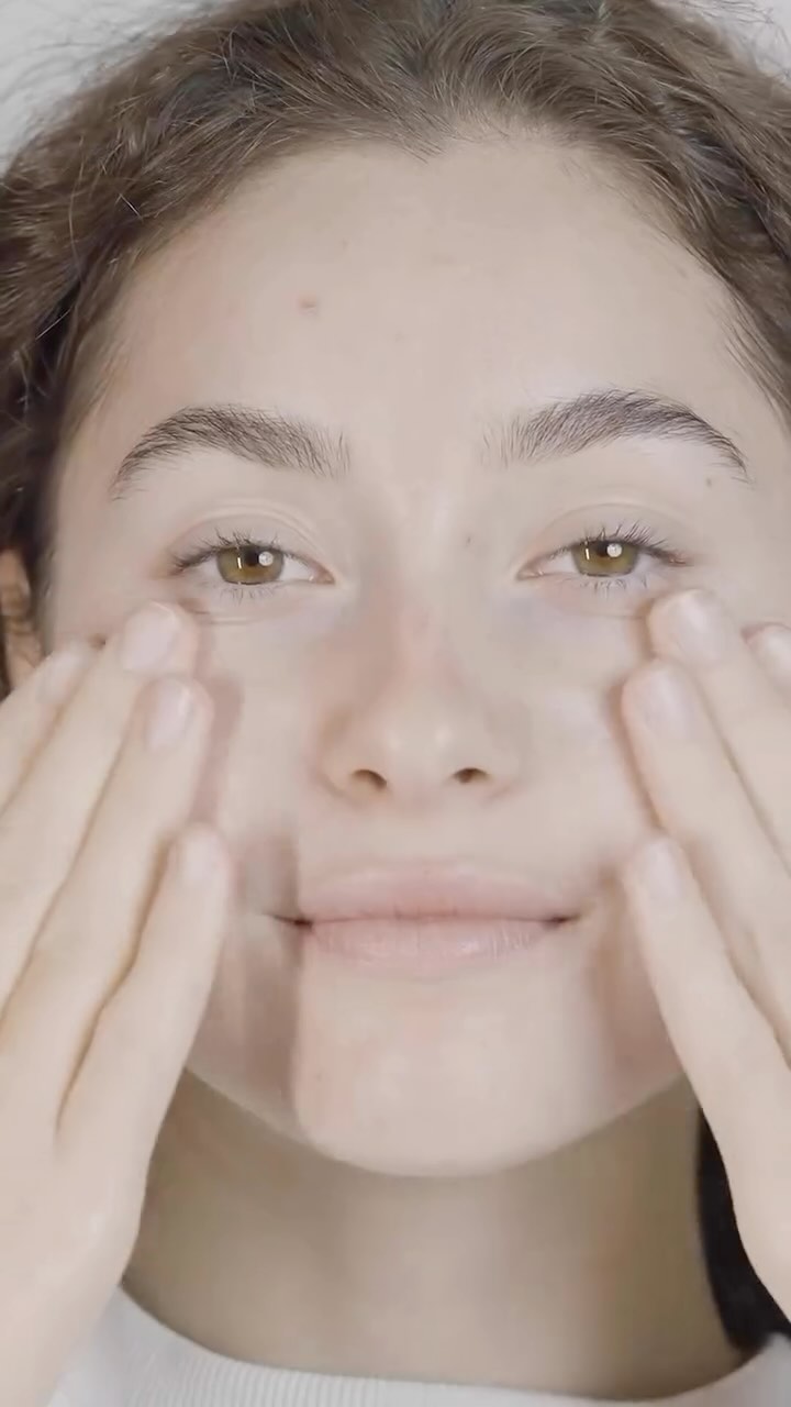 ✨ Cilt Sağlığınıza Işık Tutun ✨
Soskin Paris’in dermokozmetik ürünleri ile cildinizin güzelliğini keşfedin. Sağlıklı ve parlak bir cilt için Soskin’in sihirli dokunuşunu izleyin! 💆♀️💫
Fransa’nın Ödüllü Cilt Bakımı Markası
✨ Soskin Paris ürünleriyle tanıştınız mı?
✔ Doğal içerikler
✔ Hassas ciltler için özel formüller
✔ Gözle görülür etkiler
Güzellik sırlarınızı Fransız dermokozmetiğiyle güncelleyin. 🥰
Dermatolojik ve biomimetik aktif içerikler;
Her cilt tipi için ayrı çözümler sunar
Gözle görülür sonuçlar ve kalıcı etki sağlar.
🤩 Online alışveriş:
www.soskinparis.com
Detaylı Bilgi;
📱0553 125 5911
#soskin #soskinparis #cilt#bakımı