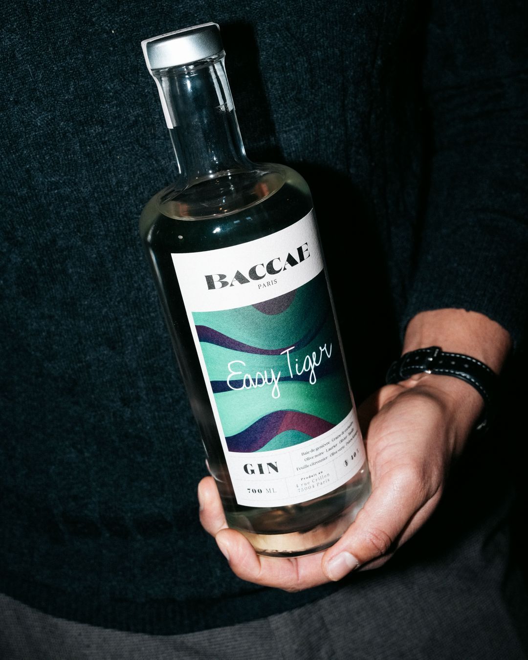 Notre nouveau gin Easy Tiger, réalisé main dans la main avec @baccaeparis 🤝
À déguster pur ou accompagné d'un tonic.
📸 @maxime_thioletberger