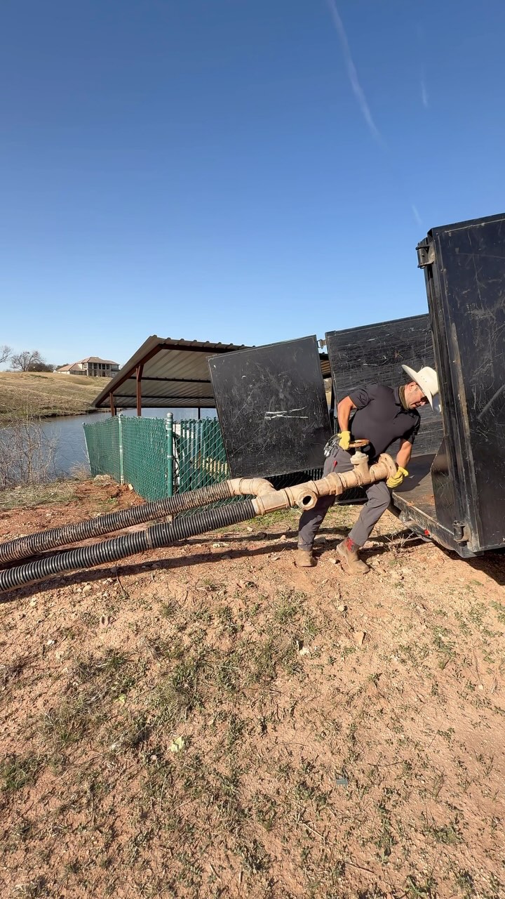 The struggle is real; watch me struggle with these awkward deadlifts. Eh more like Pipe-lifts. #IronOnTheJob #WorkhorseWorkouts #DashAwayHauling