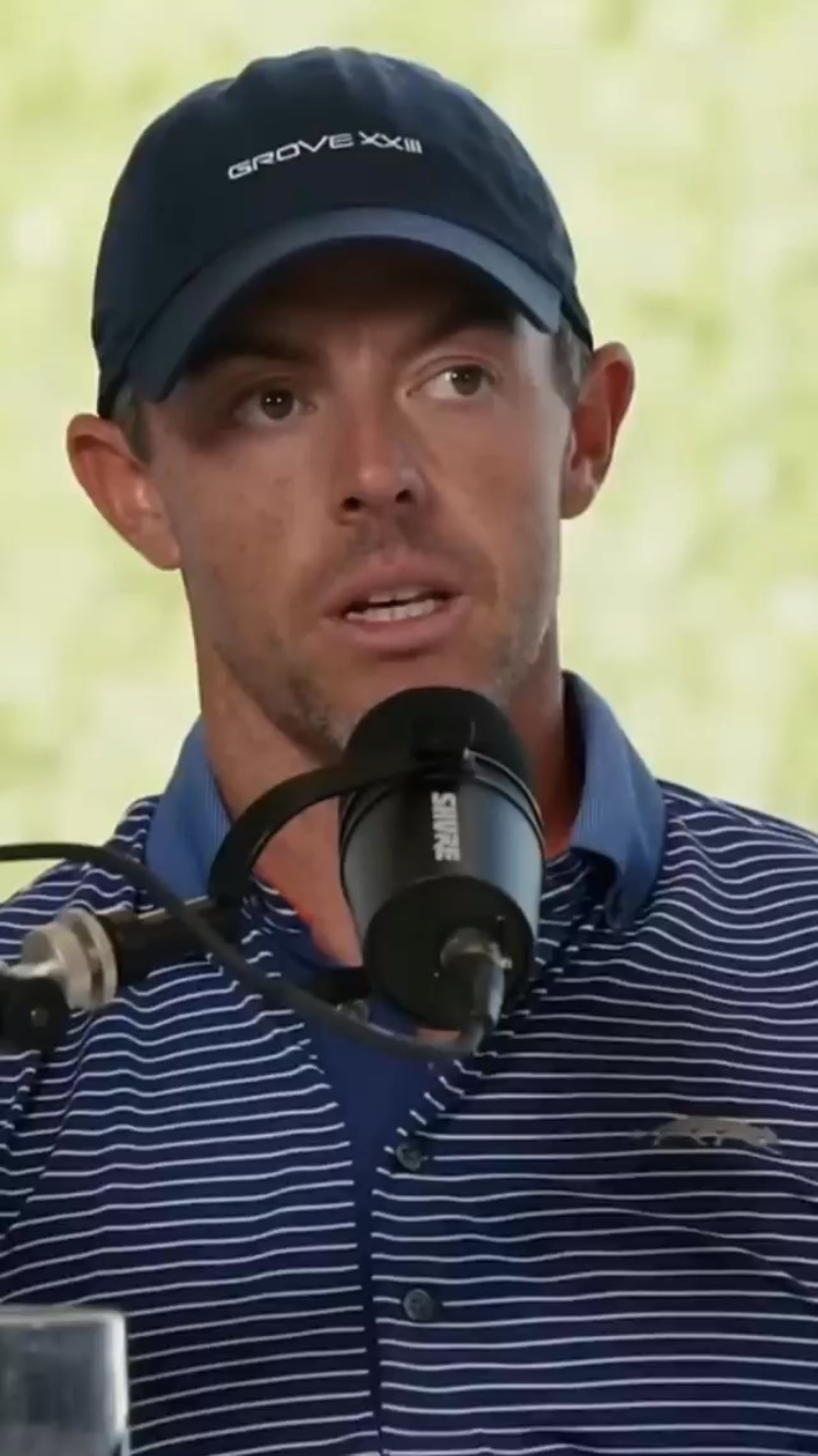Rory McIlroy:
“El hecho de que hayas sacado una buena puntuación no te convierte en la mejor persona del mundo, y el hecho de que hayas sacado una mala puntuación no te convierte en un pedazo de mierda”.
📌 No eres tus resultados. Tanto el éxito como el fracaso son solo momentos, no definiciones de quién eres. Tu autoestima y confianza no pueden depender solo del marcador. Un mal golpe no te hace un mal golfista, así como un buen hoyo no te convierte en invencible. Aprende a gestionar tu mentalidad y construye una confianza que vaya más allá del rendimiento.
🔹 Trabaja en tu fortaleza mental. ¿Cómo gestionas tus emociones en el deporte? Escríbelo en los comentarios. 👇
vídeo: I Can Fly podcast
enlace completo: https://www.youtube.com/watch?v=CCcYkg3uu5s
#psicología #deporte #deportistas #psicologíadeportiva #psicologíadeldeporte #rendimineto #atención #saludmental #mente #emociones #estímulos #control #online #presencial #psicólogo #psicólogosanitario #psicólogodeportivo #gestiónemocional #Rory #Mcilroy #golf #majorgolf #pgatour #europeantour