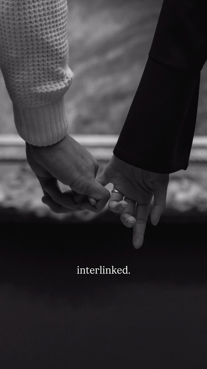 the art of touch. i’m a pride and prejudice girl at the end of the day 🥹
forever in love with the way we decelop such deep, even sub conscious connections to people.
#prideandprejudice #chicagophotographer #cinematicphotography #interlinked