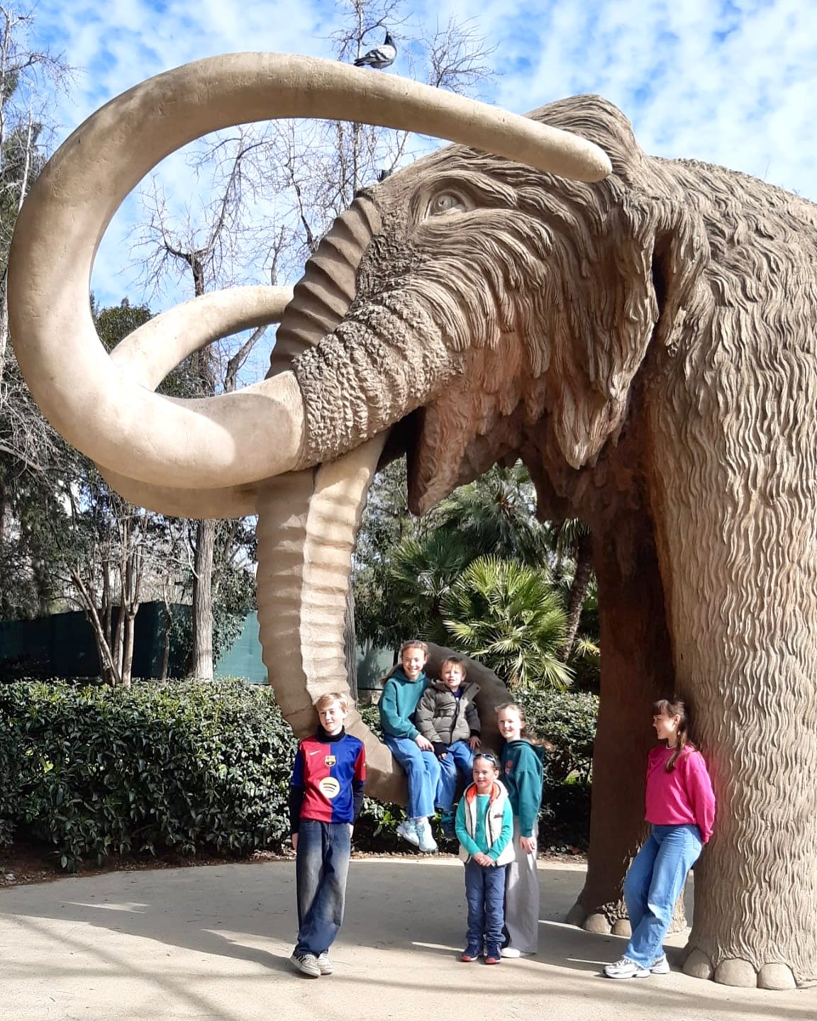 Ook in het ‘winter’ seizoen blijven we mooie dagen oogsten. ☀️ Deze week op fietstour met deze gezellige Vlaamse families 🚲. We gingen op onderzoek naar oudheden, prehistorische beestjes en de lekkerste churros 😋