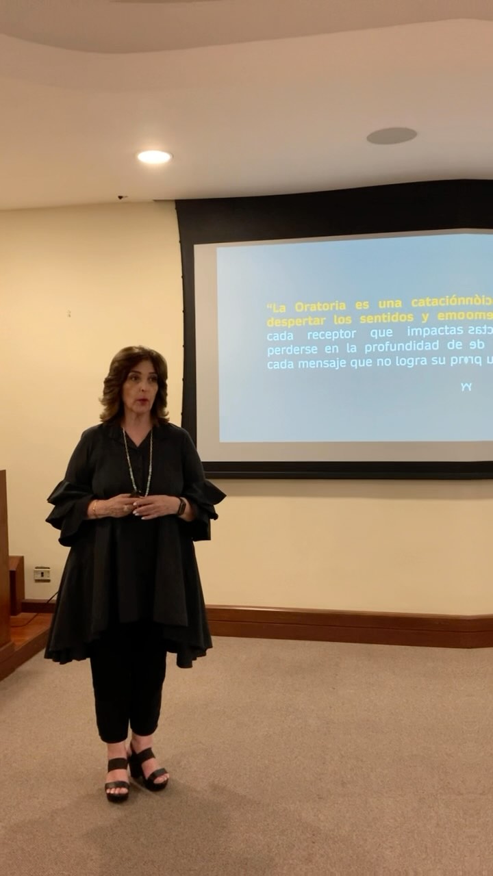 Ayer fue un día especial: celebramos la clausura de una experiencia formativa con los líderes de Industrias Banilejas (Induban), quienes recibieron su certificado tras 14 horas de un entrenamiento colmado de crecimiento y compromiso.
¡Gracias! a cada participante por su entrega y entusiasmo, es un honor ser parte de su desarrollo.
¡Gracias! a @indubansas por confiar nuevamente en nuestros servicios. Sigamos construyendo juntos una comunicación que inspire y transforme. ✨