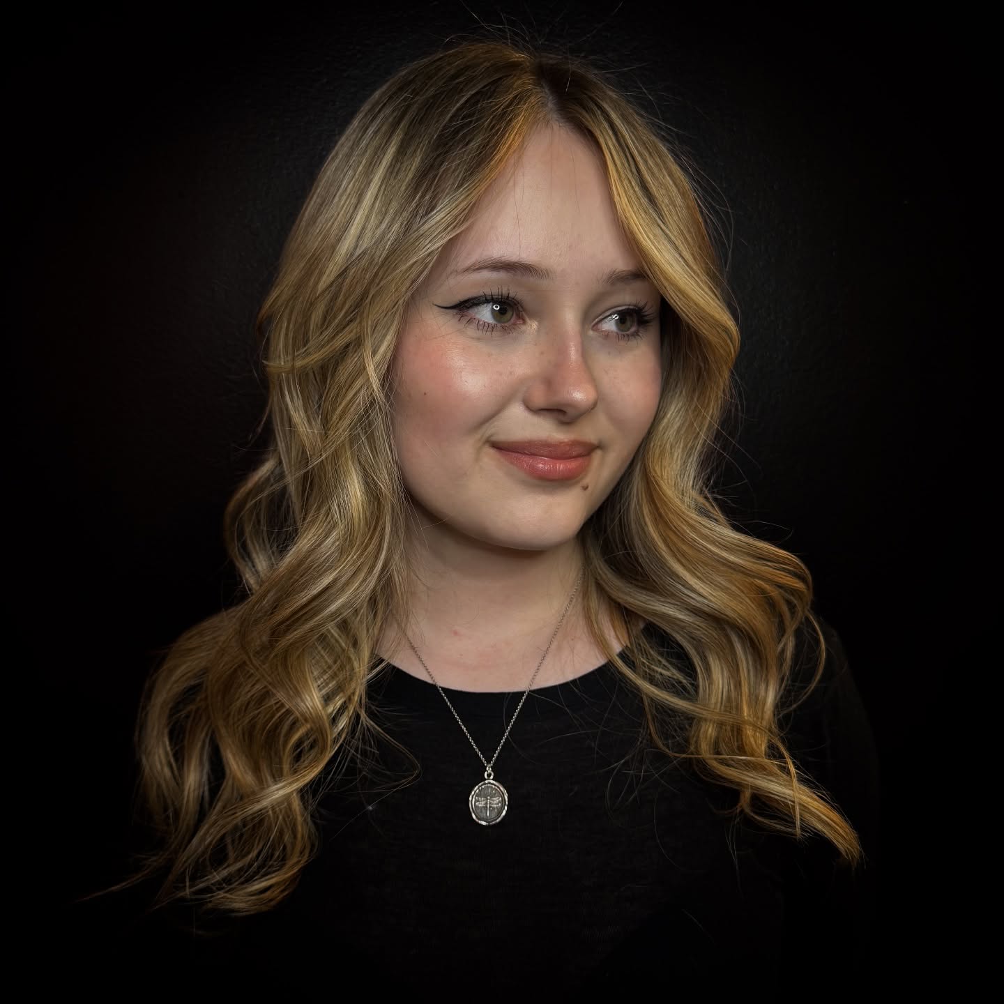 WARM BLOND BY @hair_issues
Picking the right shade of blond for your skin tone is so important. The wrong colour can wash you out or even make you look older. That’s why it’s important to have s good stylist that understands about colours.
#staceyhairissues #rushstacey #rushsalon #vancouverhair #vancouverhairsalon