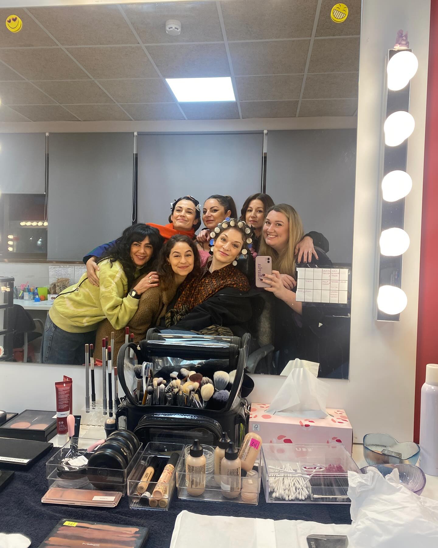 La semana pasada terminó @lamoderna_tve su emisión. Y aunque soy de publicar poco y me dejo muchas fotos y recuerdos atrás quería dejar algunos de los momentos que viví en la serie y que disfrute muchísimo! Ha sido una pasada trabajar allí y lo disfrute hasta el último día. Es una suerte trabajar de lo que te gusta y estoy muy agradecida🙏🏻❤️Gracias a todos por hacerlo tan fácil!