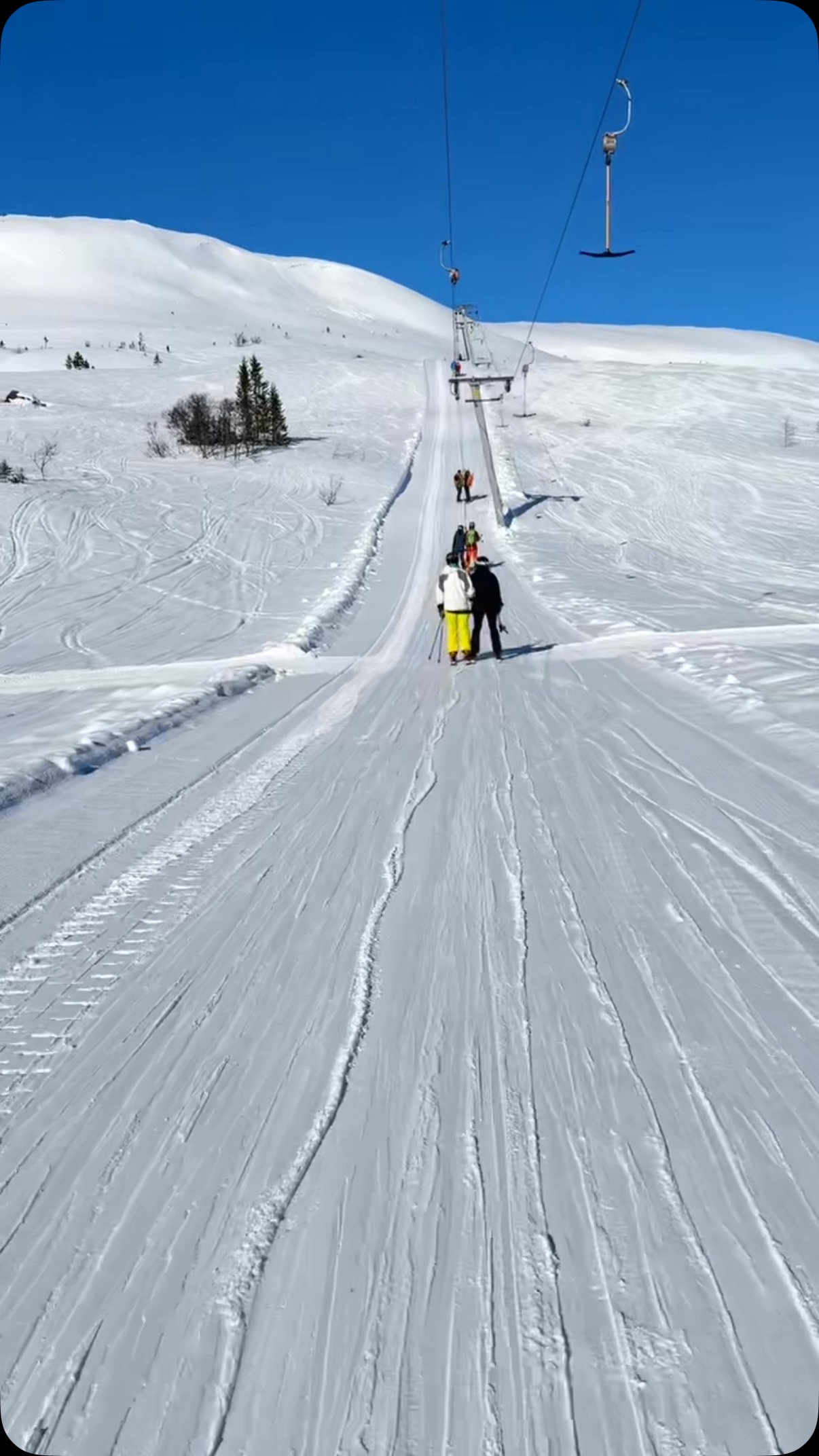 Dagens val av väg till jobbet på @lillastuganvaffelbruk, kanske även en av våra gästers… ☀️ ❄️ ⛷️ 😃
Varmt välkommen från alla håll ♥️
Öppet dagligen, 11 - 15 🧇 ☕️ 🔥