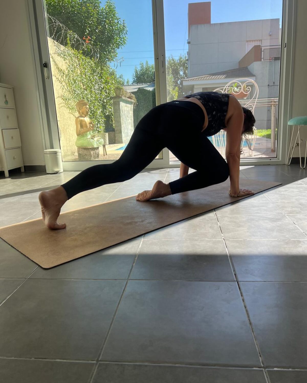 LOS CUATRO ACUERDOS DE LA SABIDURÍA TOLTECA
CUARTO ACUERDO:
•NO TE TOMES NADA COMO PERSONAL
•En la medida que alguien te quiere lastimar, ese alguien se lastima asi mismo y el problema es de él y no tuyo