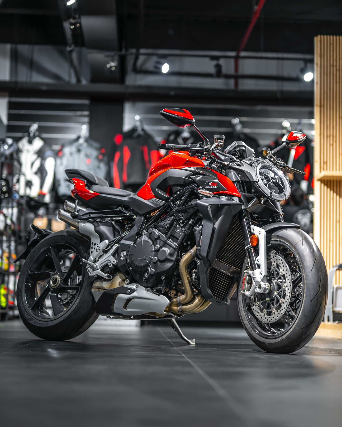 Unleash the beast this Ramadan! The MV Agusta Brutale 1000 RS is waiting for you with an exclusive special offer. Experience breathtaking speed, precision handling, and Italian craftsmanship like no other. Don’t let this deal pass you by! Contact us for more details.
#wheelsofarabia #mvagustauae #mvagusta #motorcycleart #mvagustaBrutale #Brutale1000RS #MVAgustaBrutale1000RS #dubai #abudhabi #uae #unitedarabemirates