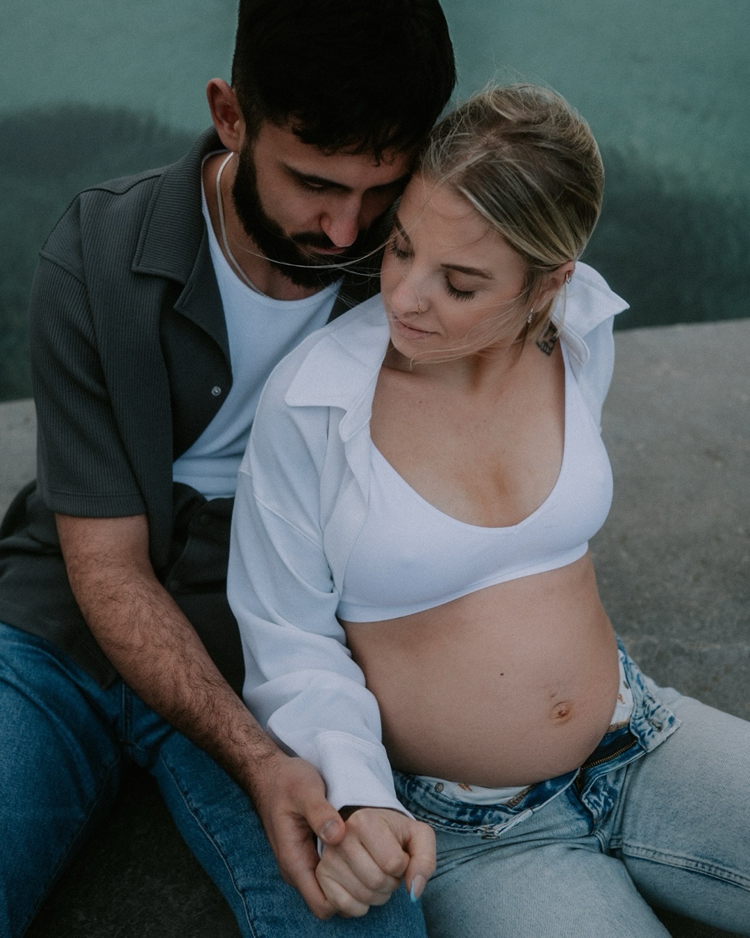 Straight from Manchester on the Riviera for the weekend, J&R contacted me a week prior to their shoot.
“We are absolutely thrilled to expect our first baby and would love to capture the excitement and the love for each other that is growing stronger every day”
As much as I recommend my clients to book their session in advance to avoid any disappointment, I do take last minute booking for the fun and the unexpected if I’m available, I’ll follow you 🌬️
#couplephotography #pregnancyphotographer #photographedegrossesse #photographenice #photographelifestyle #lookslikefilm #frenchrivieraphotographer