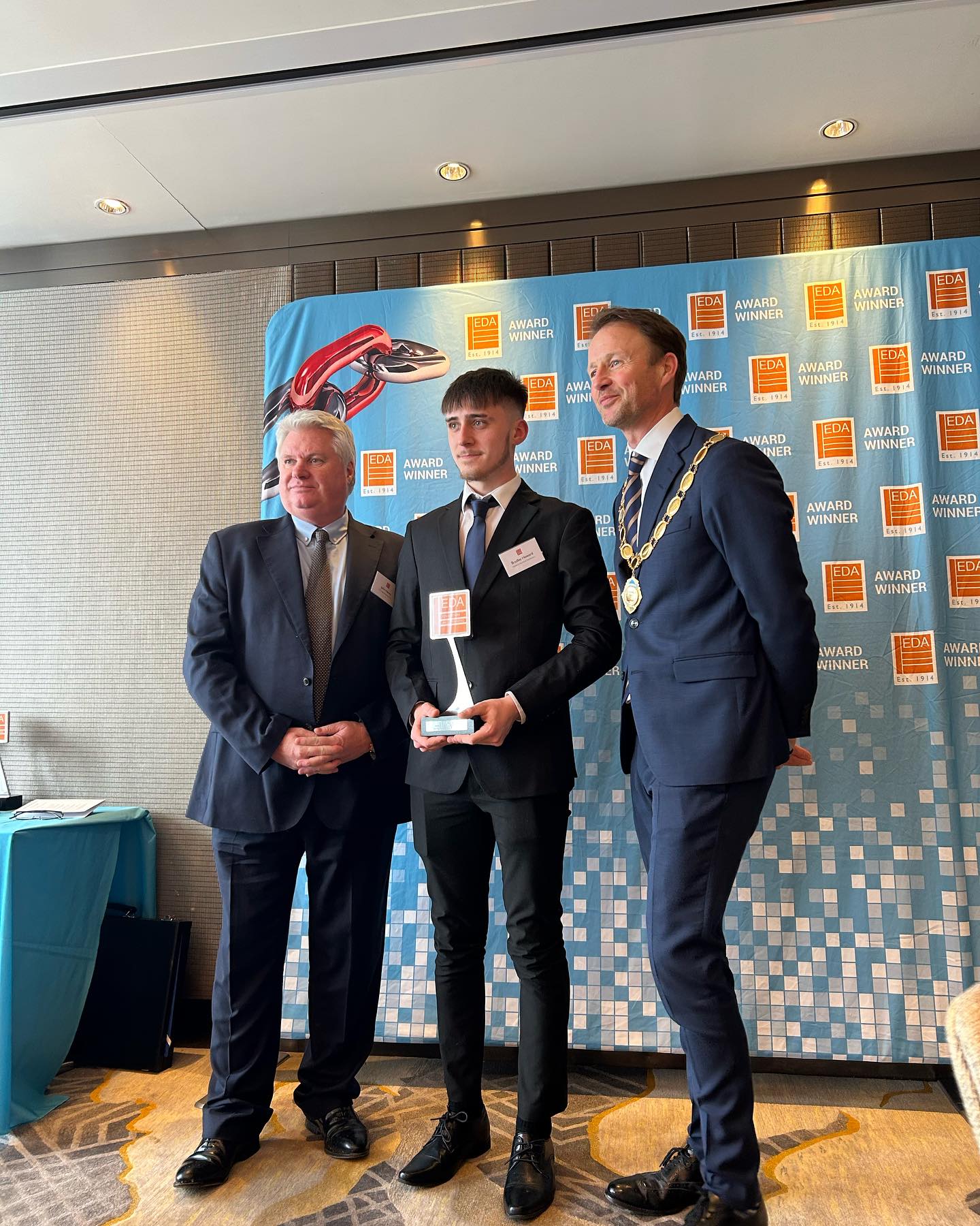 Last Friday, our team attended the EDA Learning Achievement Awards at the Shard to celebrate our amazing apprentices! 🌟
Huge congratulations to Bradley Howard, Joshua Hobbs, Callum Ford, Charlie Cooper, Joshua Smith, and Luke Miller for completing their apprenticeships and excelling both at work and in their studies. We’re so proud of all your hard work and dedication.
Here’s to even more success ahead! 🙌