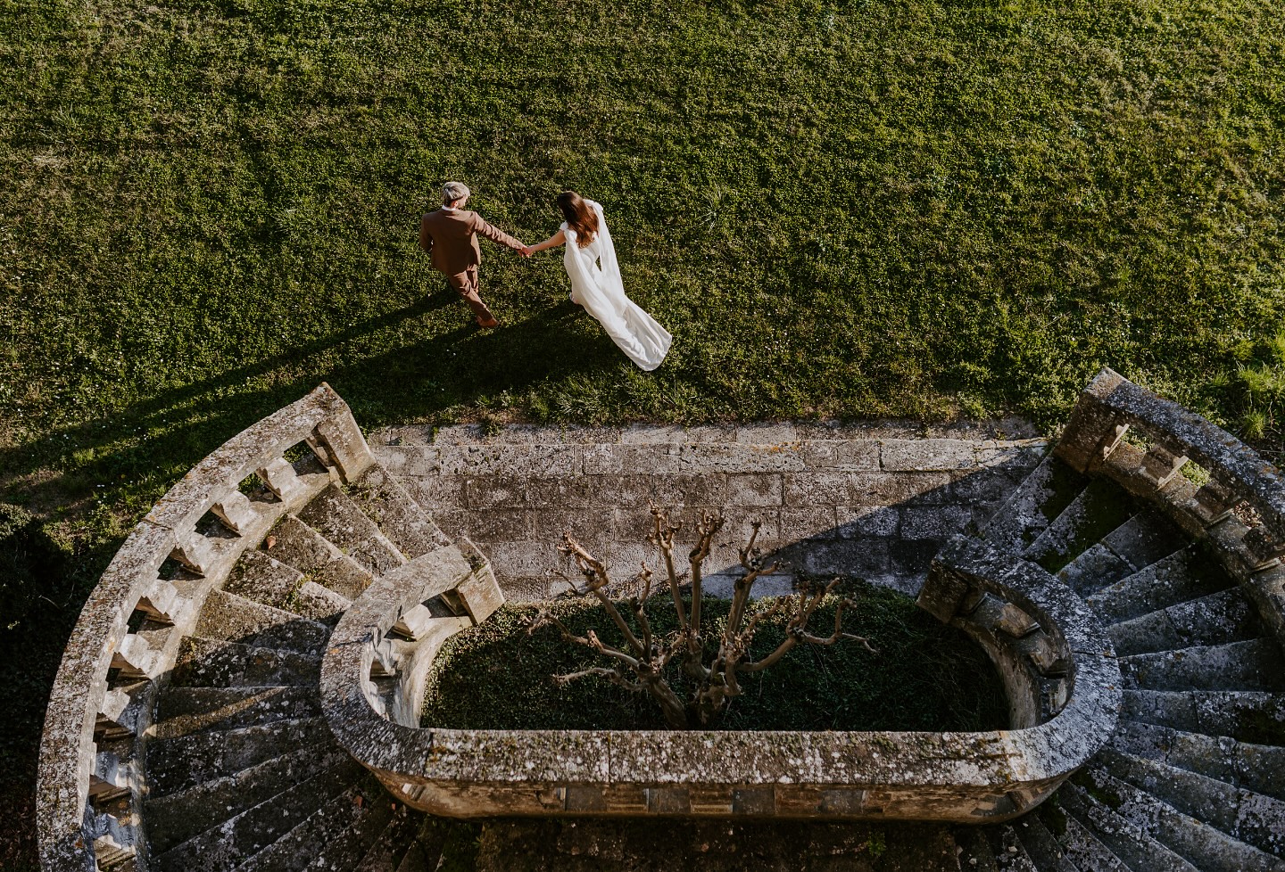 Wedding day memo : take a moment just for the two of you. Escape, reconnect, and savor every fleeting second ๐
๐ซ๐ท
Mรฉmo jour J : accordez-vous un moment suspendu, rien quโร deux. รchappez-vous, retrouvez-vous, et savourez chaque instant pleinement ๐
๐ค Team du love :
Planner @sun_day_wedding
Venue @chateaudepoudenas
Photographer @blondieconfettis
Videographer @jp_rabier
Decor furnitures @cocotteetcoquette
Floral design @lesrenouees.floral
Cake design @bonjour.gateau
MUA @marieguerlainmua
Hairstyle @arrowkihair
Stationery @le_studio_kolibri
Dress @ana_des_cabanasses
Suit @latelier5_bordeaux
Jewels @celinni_diamant_bordeaux
Lovebirds @romainescarpit @shania_lair
#weddinginfrance #frenchwedding #bridetobe #weddingcastle #weddingbordeaux #monumenthistorique
