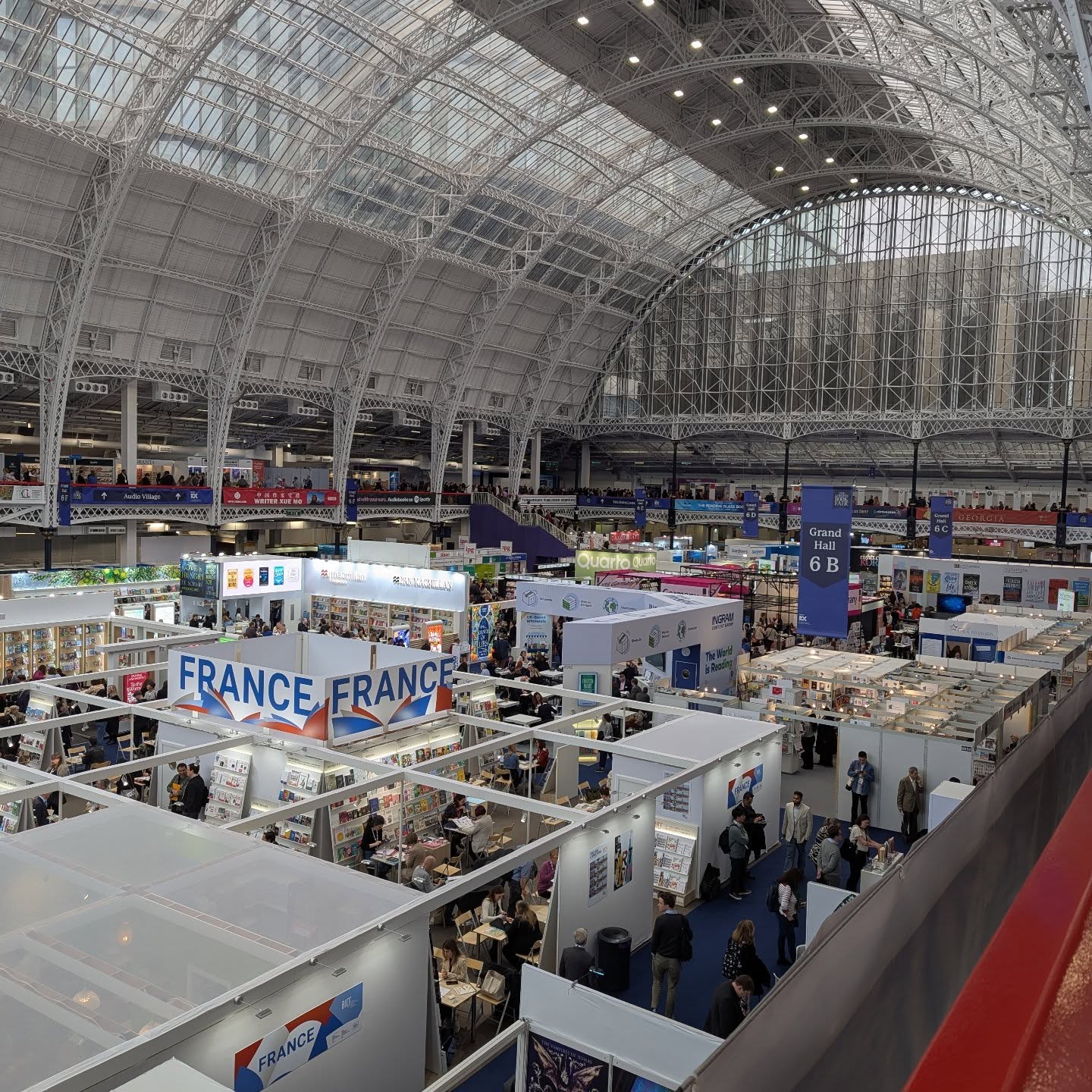 Visited the London Book Fair.... 30,000 publishing people in one room, all talking about books. It's noisy! I loved soaking up the visual inspiration from gorgeous books on display, spotting trends and meeting so many talented industry pros.
#book design #books #bookfair