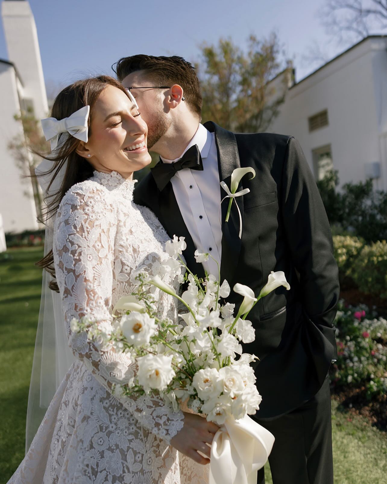 Happy anniversary to Madison + Conner
Beautiful wedding inspired by bows, fruit styling, and fun florals at the Dallas Arboretum.
@h.madz
@julepevents
@lieslclairephoto
@thedallasarboretum