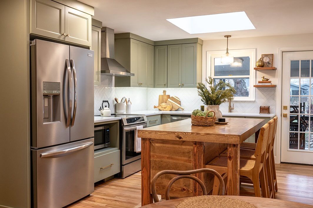What a transformation on this one!! We took out a load bearing wall, doubled the cabinetry and counter space, added a custom wood island and made sure to include lots of color and texture throughout. I truly could not be happier with this remodel but more importantly, it's improved the clients' lives and they are so excited about this space! Very grateful to work with such wonderful humans 🙏🏼 we love what we do!
📷: @sophiawikoffphoto
#boise #boiseremodel #boiseinteriordesigner #boisegeneralcontractor