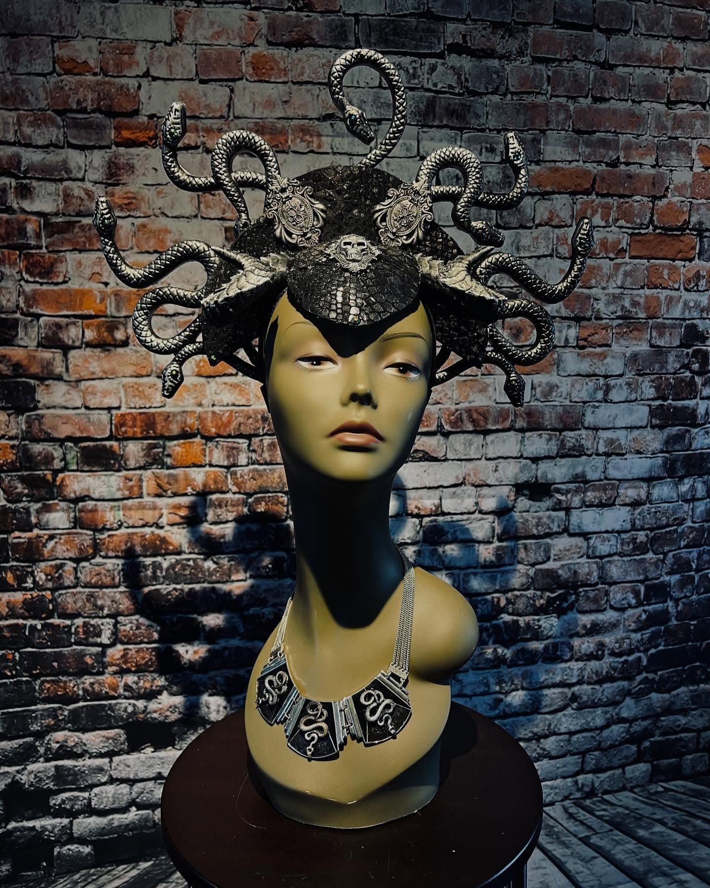 Here a fun new Medusa Headdress that I finally had time to finish last night. The snake necklace is also made by me :)
#medusa #medusaheaddress #headdress #medusaheadpiece #medusacosplay #medusacostume #snake #snakes #snakeheaddress #snakeheadpiece #headdress #wearableart #headpiece #gorgon #medusagorgon #priestess
#greekmythology #Stheno #Euryale #versace #mythology #chicagoartist