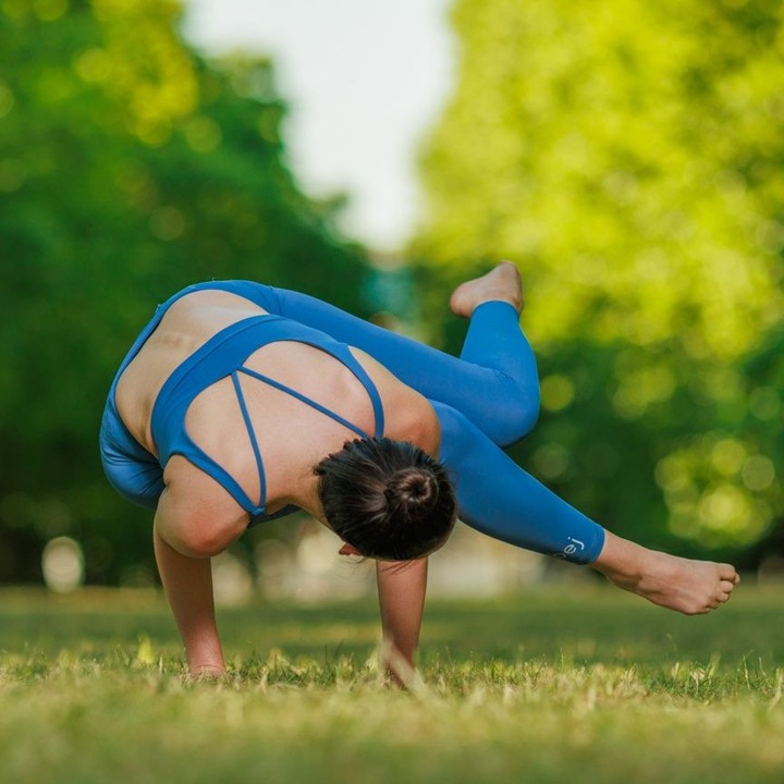 Let’s talk about shoulder protraction, a game-changer for your yoga practice. Engaging this action - think spreading your shoulder blades apart, and rounding your upper back - strengthens the supporting muscles around the shoulder blades, improving stability in poses like Plank, Chaturanga, and Crow. Try these drills at home, then introduce shoulder protraction to your regular practice. Your shoulders will thank you!
📺️ WATCH HERE: https://youtu.be/o8CjINCCRIQ (link in bio)
If you have any questions let me know in the comments.
If you’d like to join me for an in person yoga class or retreat head to https://www.hannahpocketyoga.com
📸 @petervagvolgyiphotography
#shoulderstregnth #shoulderprotraction #shoulderdrills