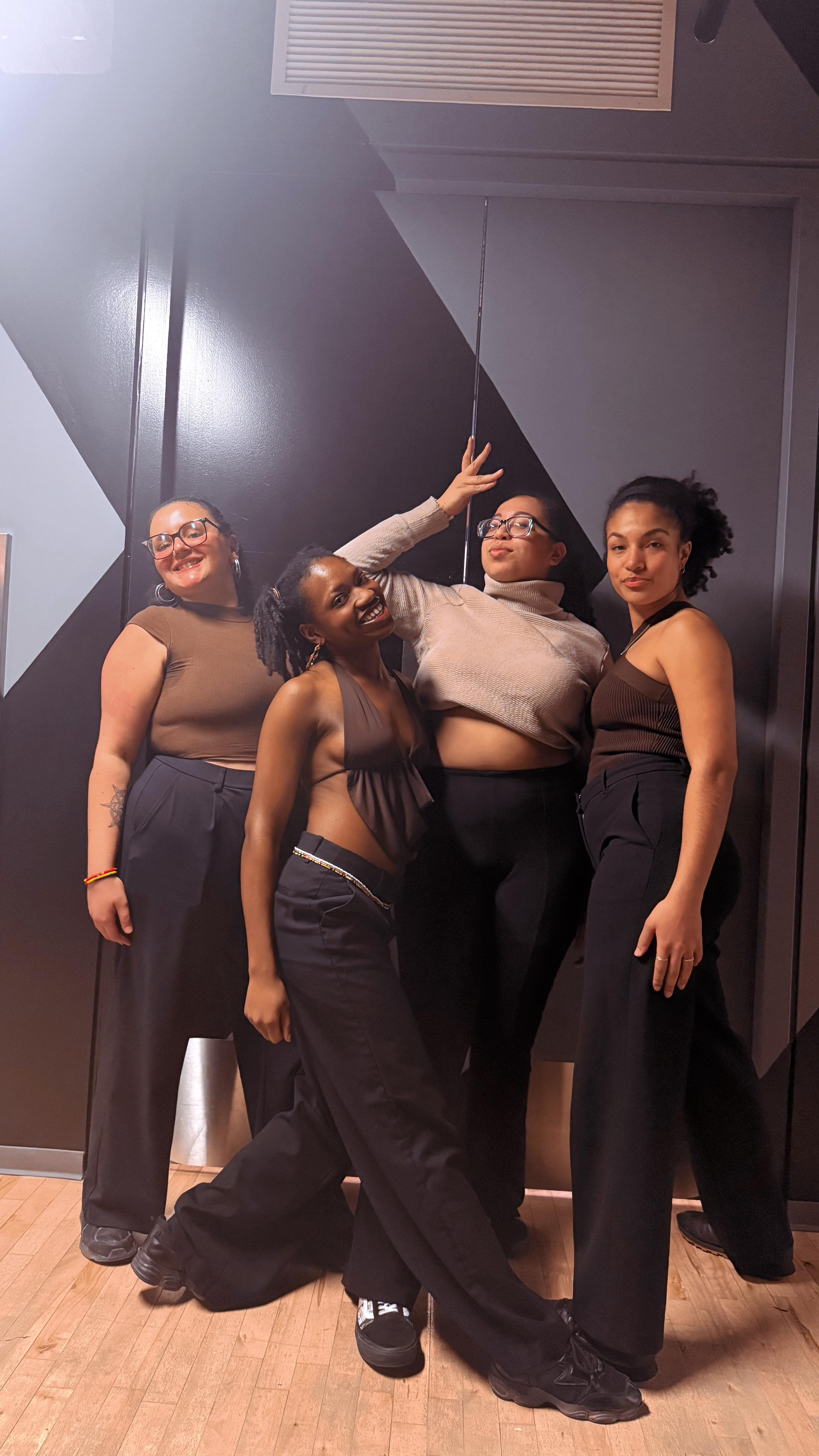 Un moment fort pour Tucheze avec une performance exclusive chez Ubisoft. Elles ont deeead ça 🔥🔥🔥✨🎶
.
.
.
.
.
#Tucheze #AfroUrbanDance #Ubisoft #Montreal