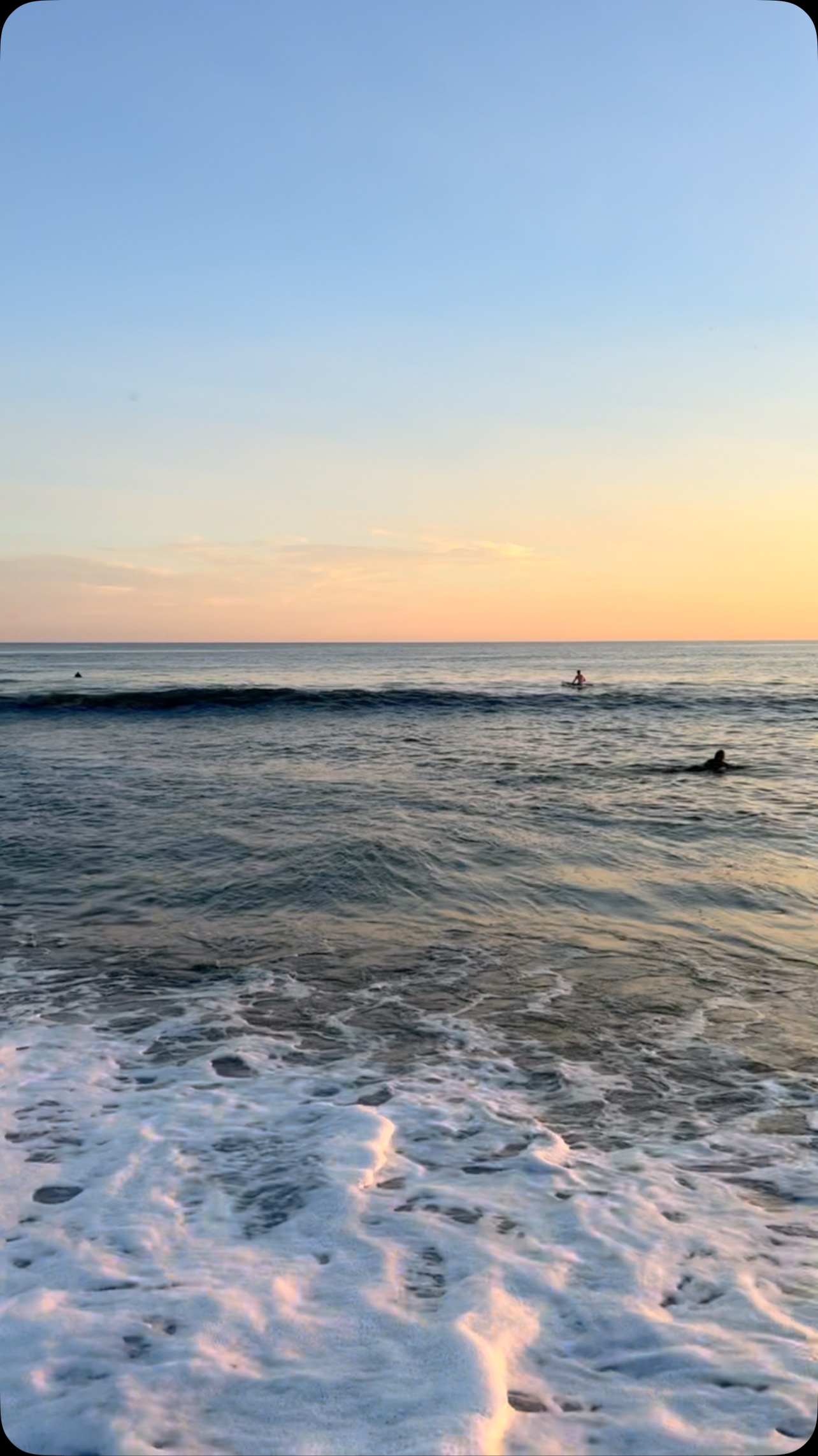These later sunsets have me dreaming about summer
.
.
.
#matunuck #rhodeisland #beach #southcountyri #ocean #sunset #triplets