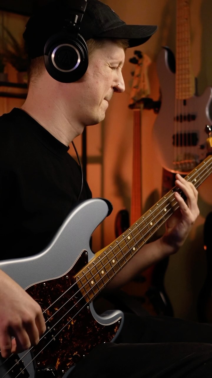 Another one of my all time favourites! Really hard to nail down and keep in the pocket with, but great for practicing speed and precision!
The song is Lettuce - Lettsanity
If you’ve never heard of @lettucefunk, you seriously need to check them out right now! Amazing band with some absolutely bangers!
Is there anyone I should be checking out?⬇️
#basslove #baixista #weplaybass #basstheworld #lowend #basspro #bassgear #bassplayersunited #bassists #bassguitarist #basscover #funk #funkymusic