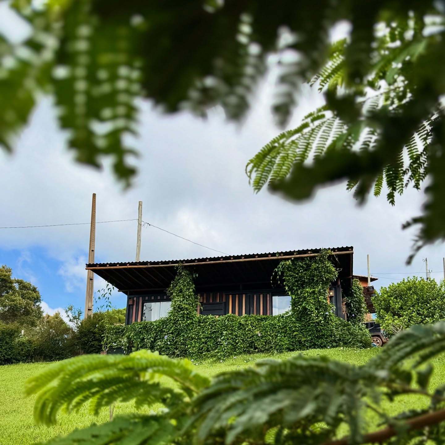 Natureza, aconchego e aquela energia única da Lapinha da Serra! ⛰️✨
Vem viver essa experiência única!
Acesse o link na nossa bio e faça sua reserva.
#DocasDaLapa #LapinhaDaSerra #EcoHospedagem