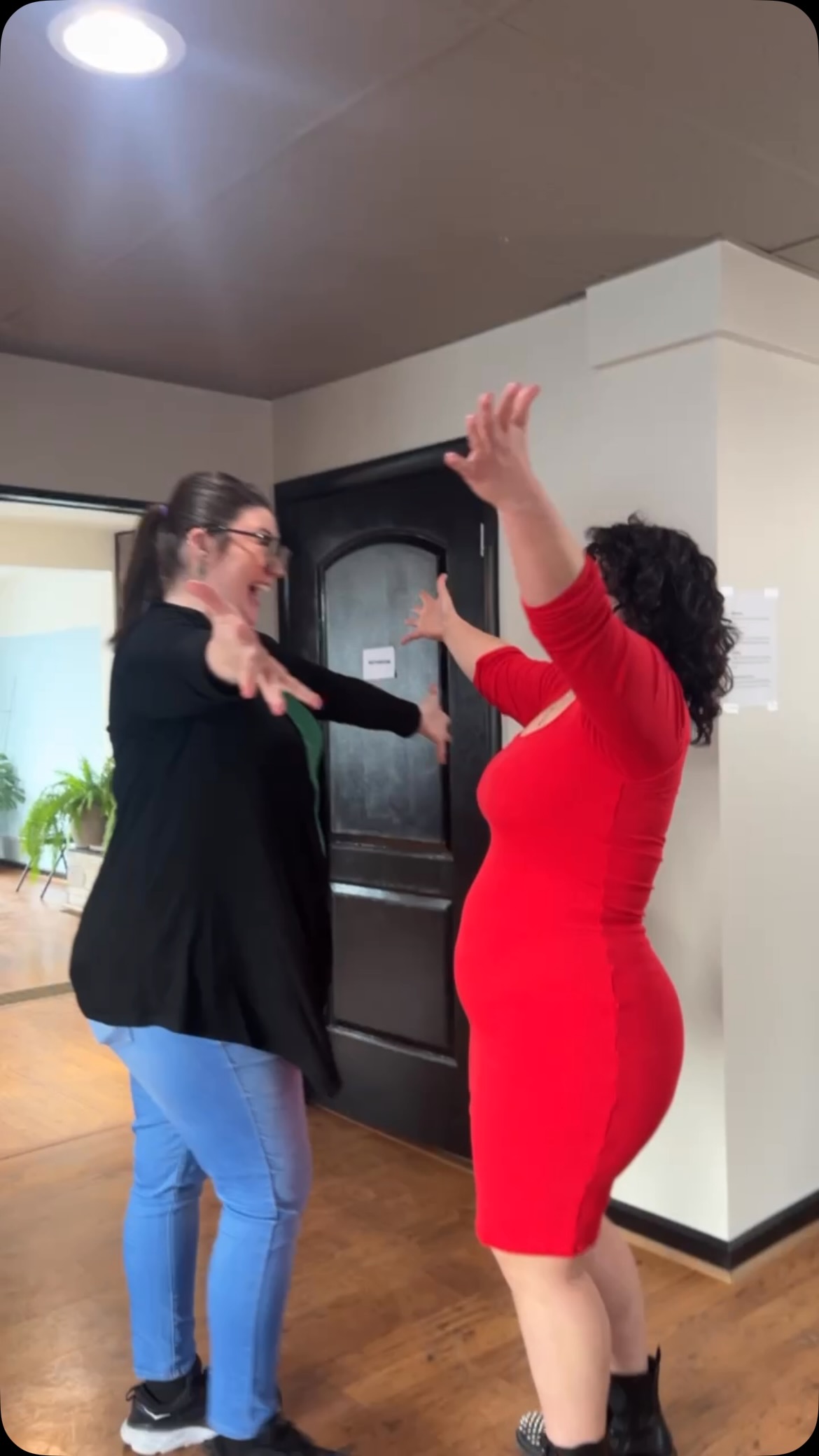 When Kris & Kierst haven't seen enough of each other in between being moms, business owners and service providers.☝️
#rochester #rochesterny #rochesternysalon