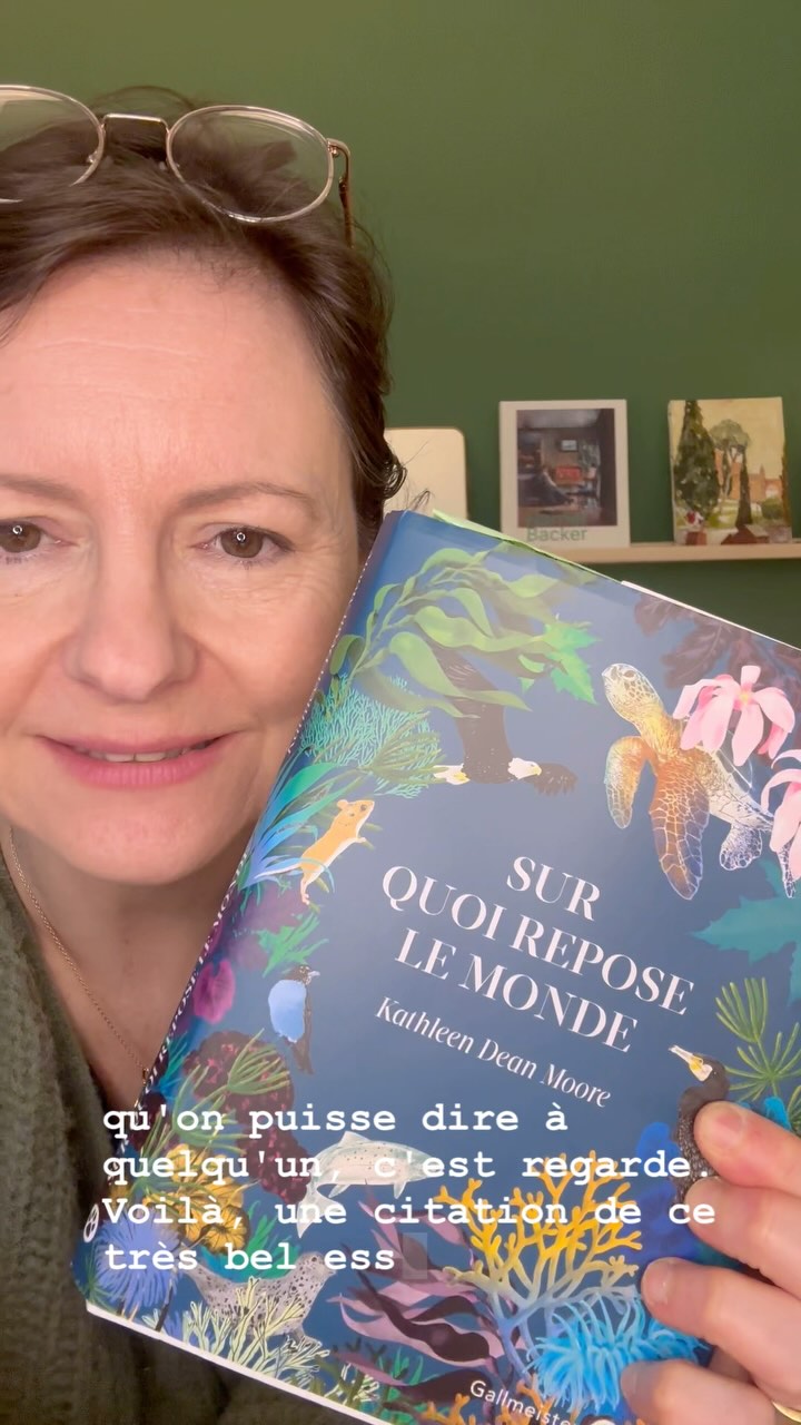 Hello,
Depuis longtemps je voulais dire ici combien les livres étaient importants pour ma vie d’artiste, c’est chose faite avec cette petite vidéo faite ce matin dans mon bureau à la maison !! 📕📗📘📙📚N’oubliez pas, aujourd’hui en France c’est la journée du quart d’heure lecture 📚📔📗📙A vos bouquins et librairies indépendantes !
#11marsjelis #11marsjelis2025 #jelisunquartdheure #lirelirelire #lirepourleplaisir #jaimelire #jaimemalibrairieindependante #jaimemalibrairiedequartier #creersonunivers #imaginer #rever #penser #tempsdecerveau @le_cnl @education_gouv @librairielemeandre @lagrandelibrairie @