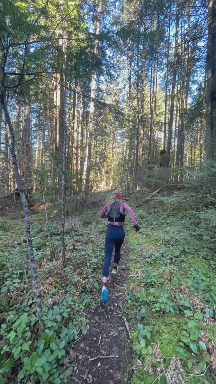 For those who need to hear it… a little reminder that seasons are a good thing, one might argue critical to our health and happiness ❄️🌷☀️🍂 … embrace those winter vibes, and remember that in a few short weeks, it will be spring which should usher in a time of “regrowth, rebuilding, revival” right to those places you want to be. Seasons are a beautiful thing, embrace em’ 😌🙌🏻✨
#running #hibernating #happiness #seasons #trails #trailrunning #winter #spring