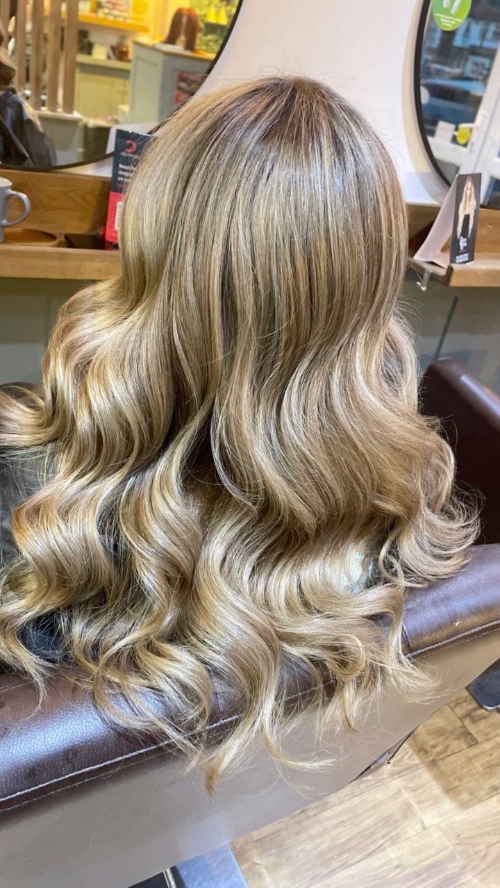 From Brassy to Classy ✨ Transformation from grown-out, chunky highlights to a seamless, soft sandy blonde. Using babylights, teased weaves, a root tap, and toner, to achieve this sun-kissed look, colour correction at its best!! #sunkissed #blendedhair #blonde #w389 #stunningbab #kingsnorton