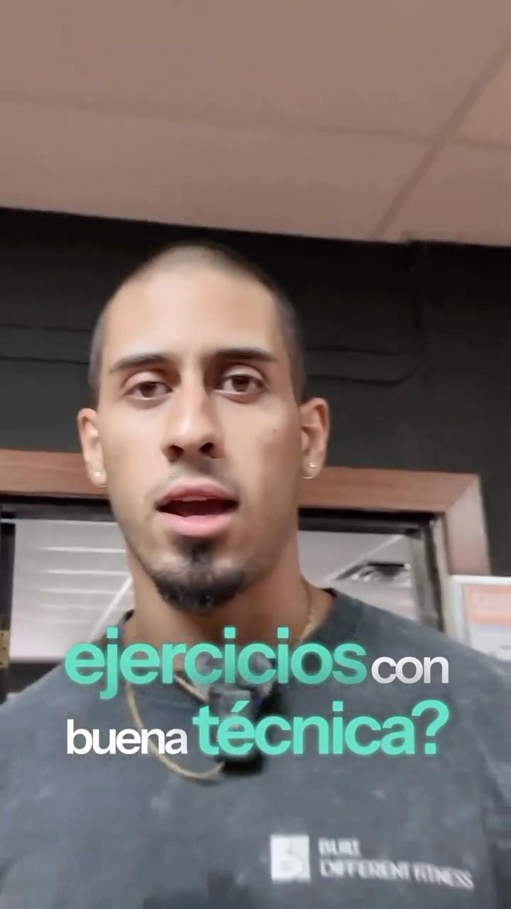 Vas al gym a entrenar o a inventar? 🤔
Muchos llegan sin plan, copian ejercicios de redes o improvisan, pero si quieres resultados reales, necesitas entrenar con intención y técnica. En Built Different Fitness te enseñamos a hacerlo bien.
En este video te explico:
✅ Stretch Under Load – Cómo mejorar tu rango de movimiento y evitar lesiones.
✅Creatina – ¿Realmente es el suplemento más estudiado y efectivo?
📢 ¿Tienes una rutina bien estructurada o andas al garete? Comenta abajo.
🔁 Etiqueta a ese pana que NECESITA mejorar su técnica. #BuiltDifferent #NoSeasPussy