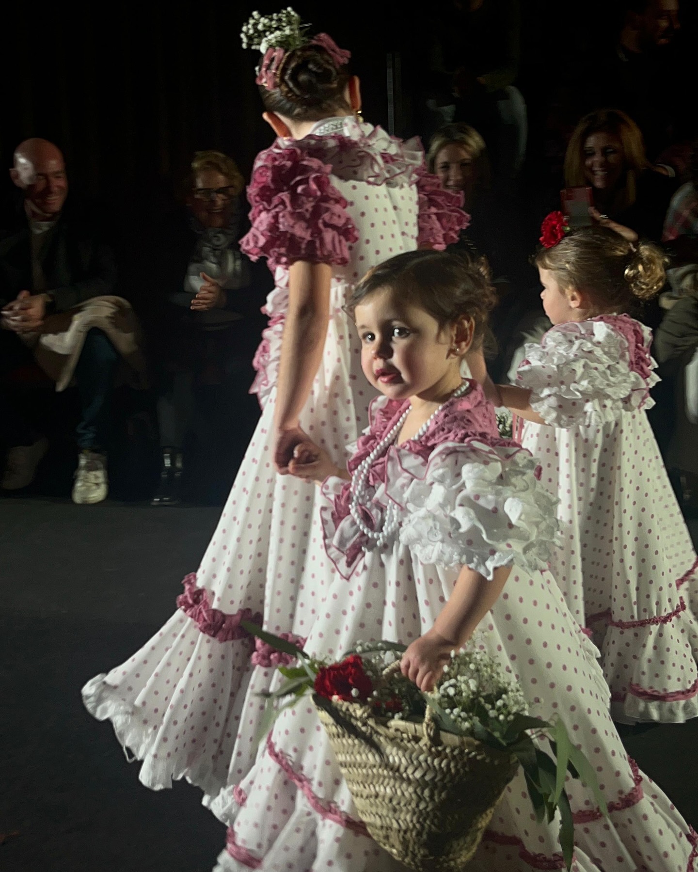 Enhorabuena a nuestra alumna Carmen Fernandez de Peñaranda por sus diseños presentados a la @pasarela_weloveflamenco
Diseño de Moda, Estilismo, Patronaje Industrial, Moda Flamenca, Moda Infantil.
#yosoymetropolis #escueladediseño #diseñodemoda #dibujo #ilustracion #costura #patronaje #patronajeindustrial #patronajeamedida #modelaje #corteyconfeccion #textil #estilismo #estilista #moda #escalado #novias #patronajeinfantil #pasarelaflamenca #modaflamenca #modaandaluza