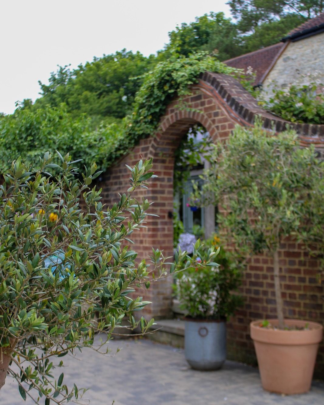 We believe your outdoor space should be a natural extension of your homeâan elegant yet functional retreat where you can relax, entertain, and enjoy year-round. Our Lifestyle Design Package is tailored to create bespoke outdoor living spaces that blend seamlessly with your homeâs aesthetic while enhancing your lifestyle.
From meticulously designed patios and alfresco dining areas to high-end garden landscaping, we can handle every aspect of this and take the stress away.
Have you got an outdoor space you need help with? Send us a DM!
#interiordesign #landscapedesign #outdoors #living #outdoorliving #inandout #timelessdesign #exterior #interiors #home #artofhome #interiordesignercotswolds #interiordesignerbristol