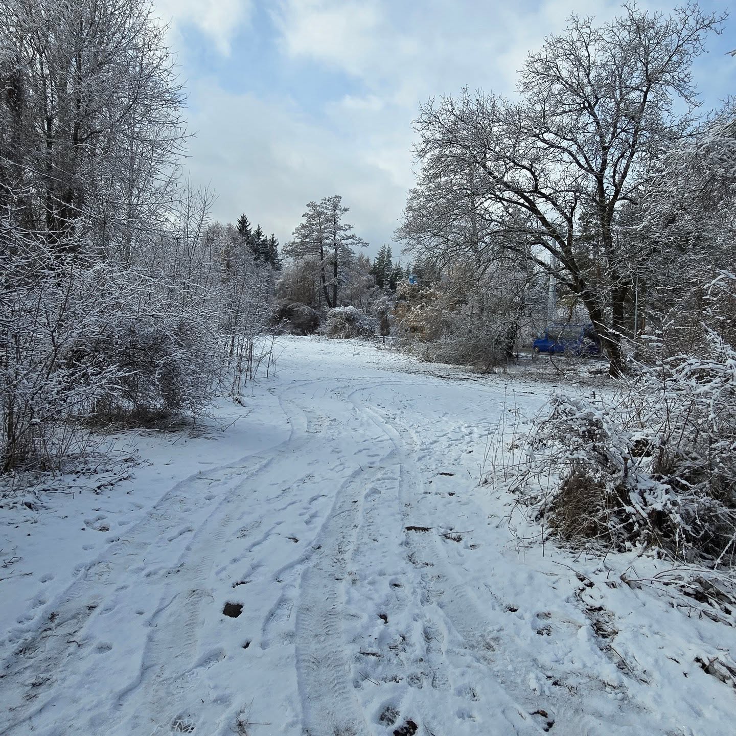 February was a month of introspection and experiencing the beauty of going with the flow. It was a month of embracing a more peaceful rythm, appreciating differences and savoring each moment. After living so many years mostly chasing summers, it was time to embrace the winter, learn to appreciate its beauty and learn the lessons it wanted to teach me with an open heart. But the snow starts melting as the spring approaches. And despite of my newfound appreciation for the cold, the sun inside of me craves colors, passion, movement. It is time to embrace my inner sun with all its intensity.
#reflection #nomadlife #inlovewithmyroad