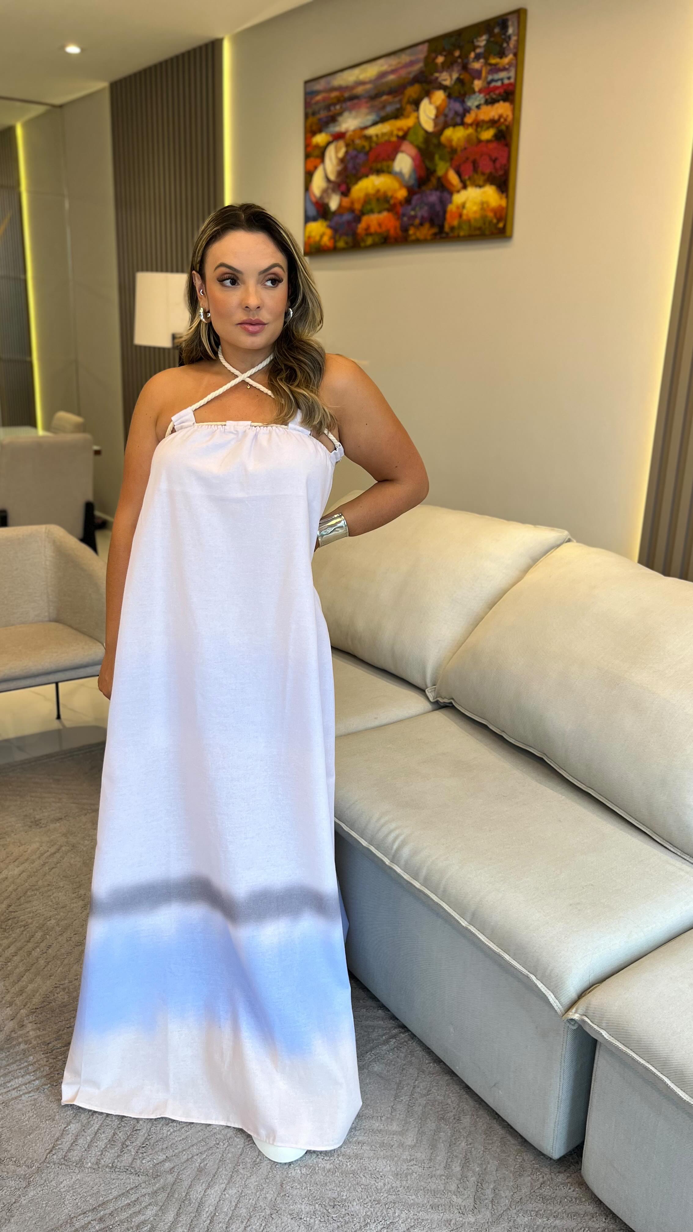 Vestido em Linho Tomara que Caia – Elegância e Leveza para Todas as Ocasiões 💫
Descubra a combinação perfeita de sofisticação e frescor com nosso vestido em linho tomara que caia, uma peça que valoriza a feminilidade com um toque artesanal. Seu design moderno conta com cordas delicadamente amarradas no pescoço, criando um detalhe único e charmoso. Esse vestido transmite leveza e versatilidade, sendo ideal para dias ensolarados, passeios à beira-mar ou eventos casuais elegantes. Combine com sandálias rasteiras para um visual despojado ou com acessórios sofisticados para um estilo mais refinado. Uma peça indispensável para quem ama moda atemporal e confortável!
Garanta o seu agora! ✨
Veste do 38 ao 42 270$
