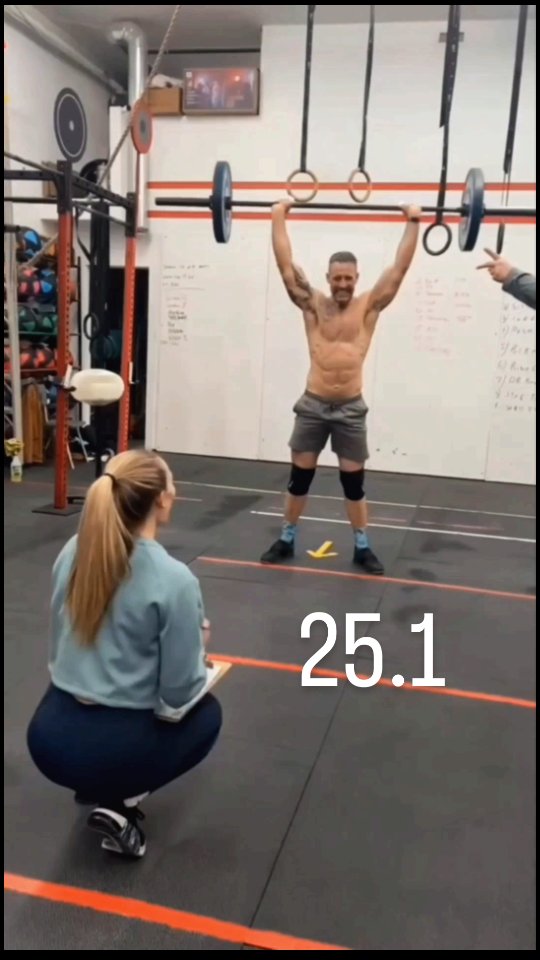 Et toi, c'était quoi ta stratégie pour le 25.2 ? 🥵
#crossfit #crossfitopen #functionaltraining #solide #noexcuses
