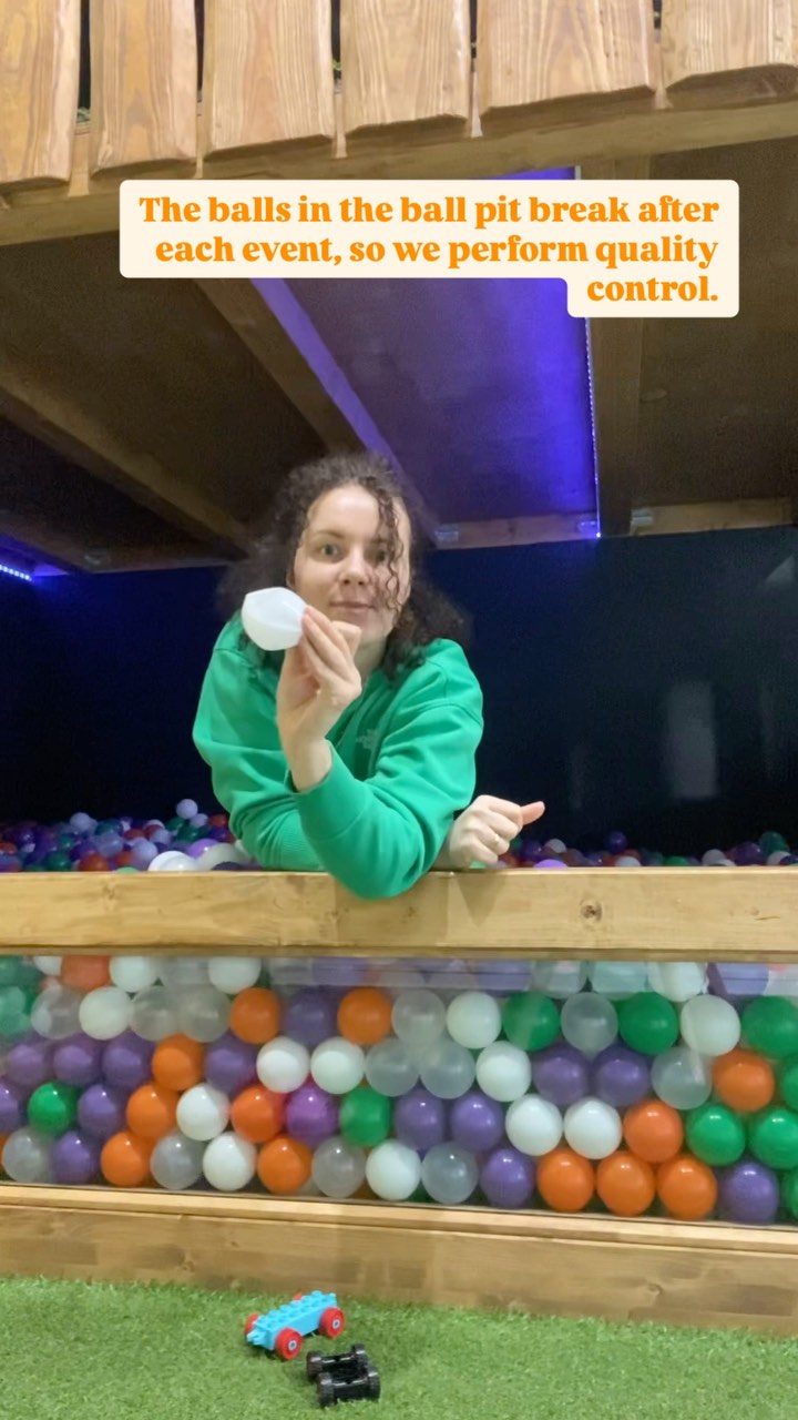 How many balls do you think break after each event?⚪️🟠
Hvor mange bolde tror du går i stykker efter hver begivenhed?🟢🟣
#copenhagen #fødselsdag #forestroomdk #birthday #kidsparty #tillykke #hurra #partyplace #birthdayparty #børnefødselsdag