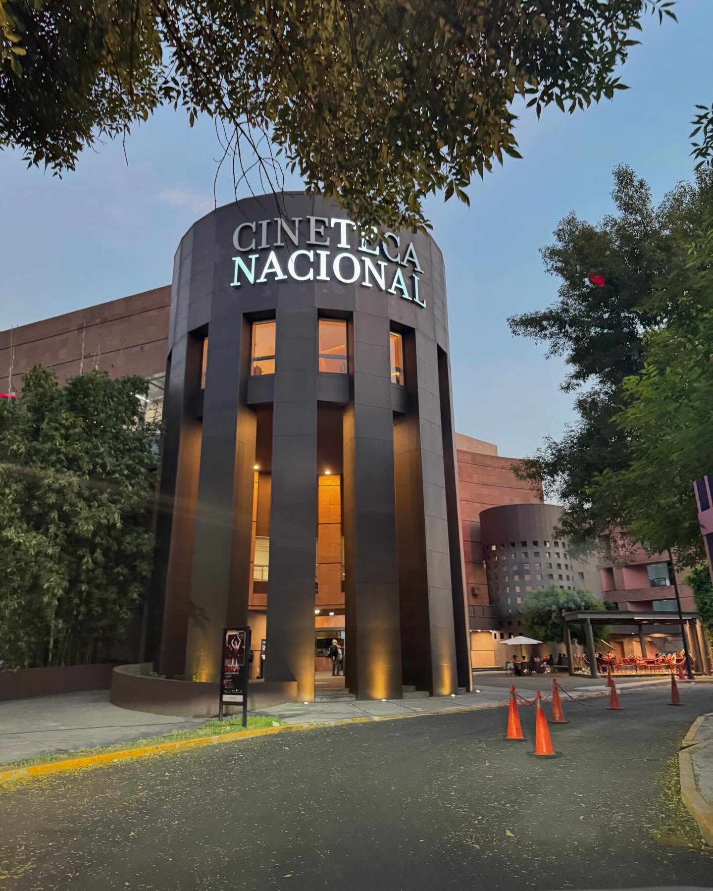 📽️🎞️Uma das 3 Cinetecas de México. Sensacional!
#cineteca #cinetecadelasartes #cinema #cine #art #moviestheaters #films