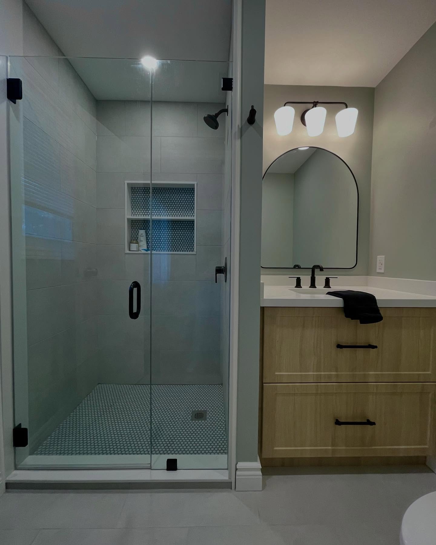 We had the pleasure of creating two, both beautiful and functional bathrooms for an amazing family!
.
.
.
.
.
#custombathrooms #custombathroom #customcarpentry #masterbathroomdesign #masterbathroom #bathroomsofinstagram #northumberlandcounty #quintewest